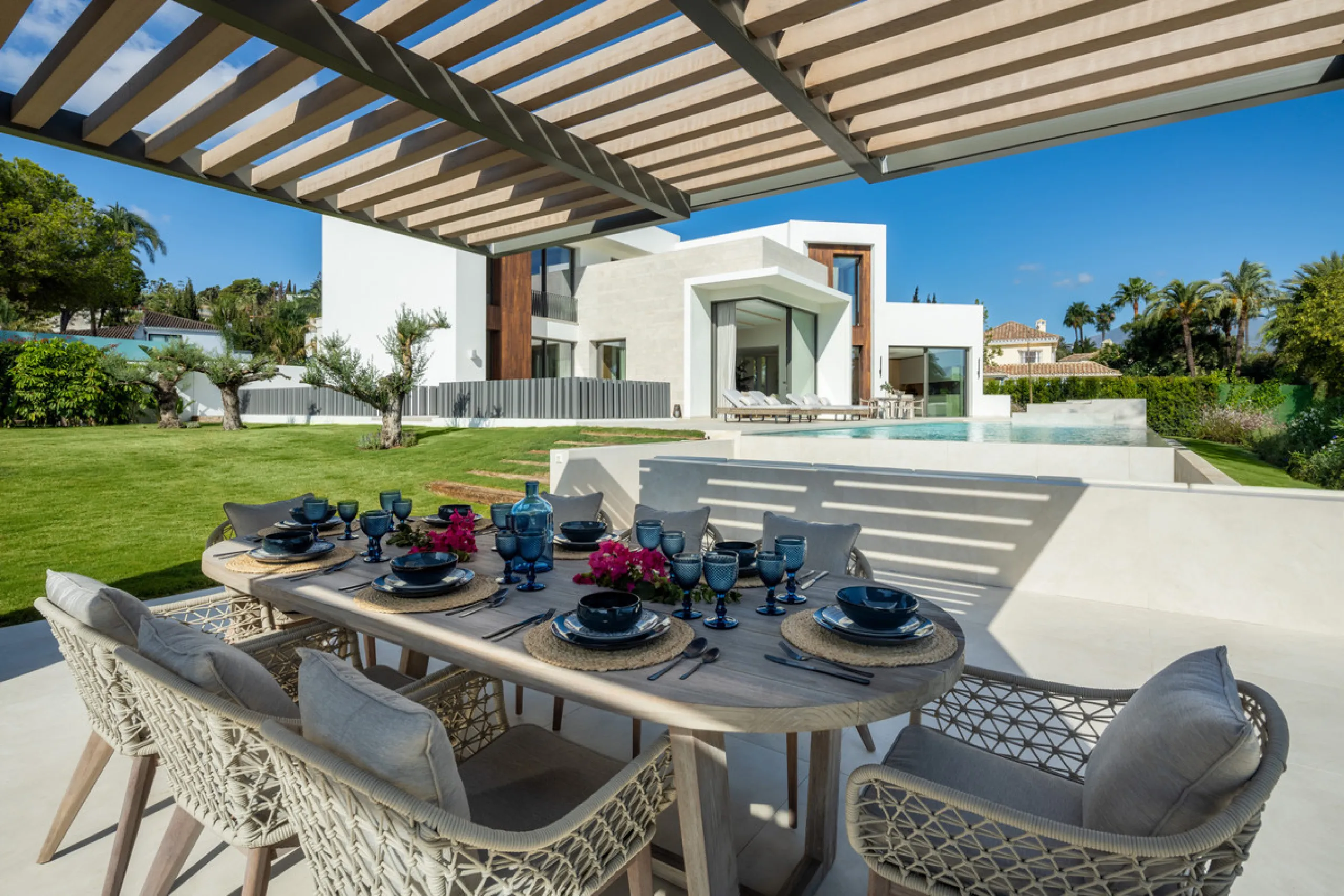 Villa Imagine is an exceptional frontline golf Villa for sale in Las Brisas. This property offers a luxurious living experience with modern design and natural beauty. This stunning villa, offers a thoughtfully crafted design by a renowned architect and de