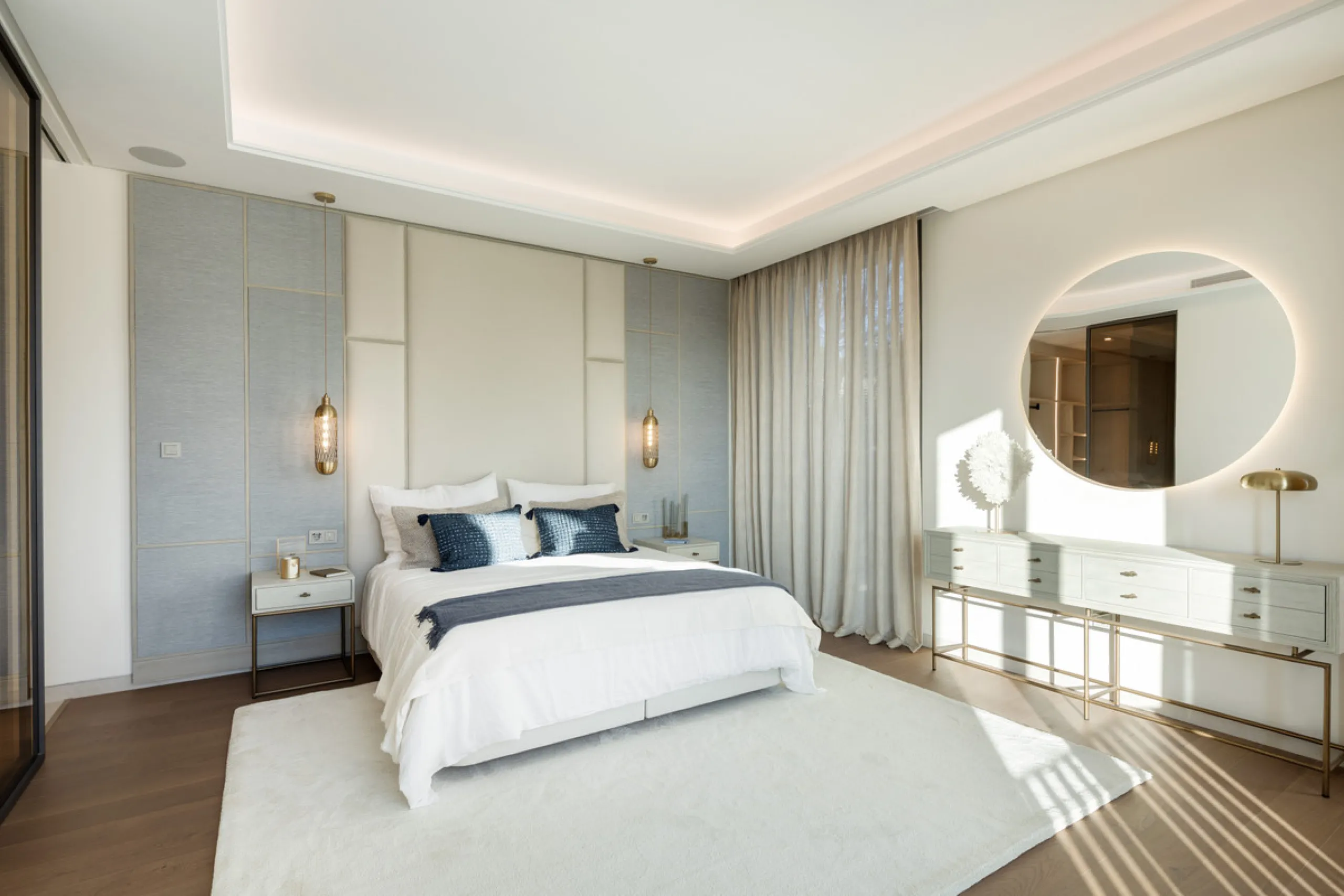Villa Imagine is an exceptional frontline golf Villa for sale in Las Brisas. This property offers a luxurious living experience with modern design and natural beauty. This stunning villa, offers a thoughtfully crafted design by a renowned architect and de
