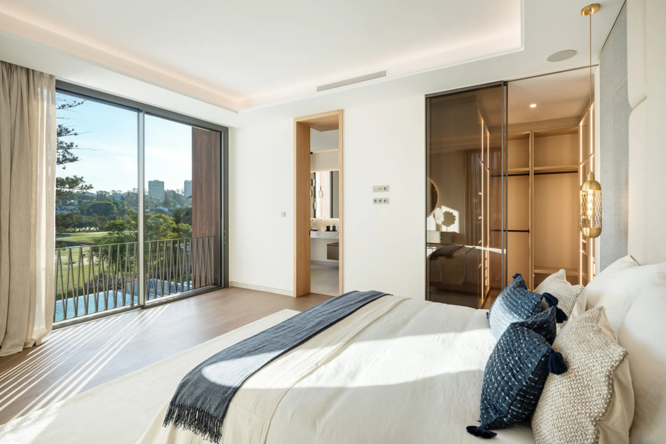 Villa Imagine is an exceptional frontline golf Villa for sale in Las Brisas. This property offers a luxurious living experience with modern design and natural beauty. This stunning villa, offers a thoughtfully crafted design by a renowned architect and de