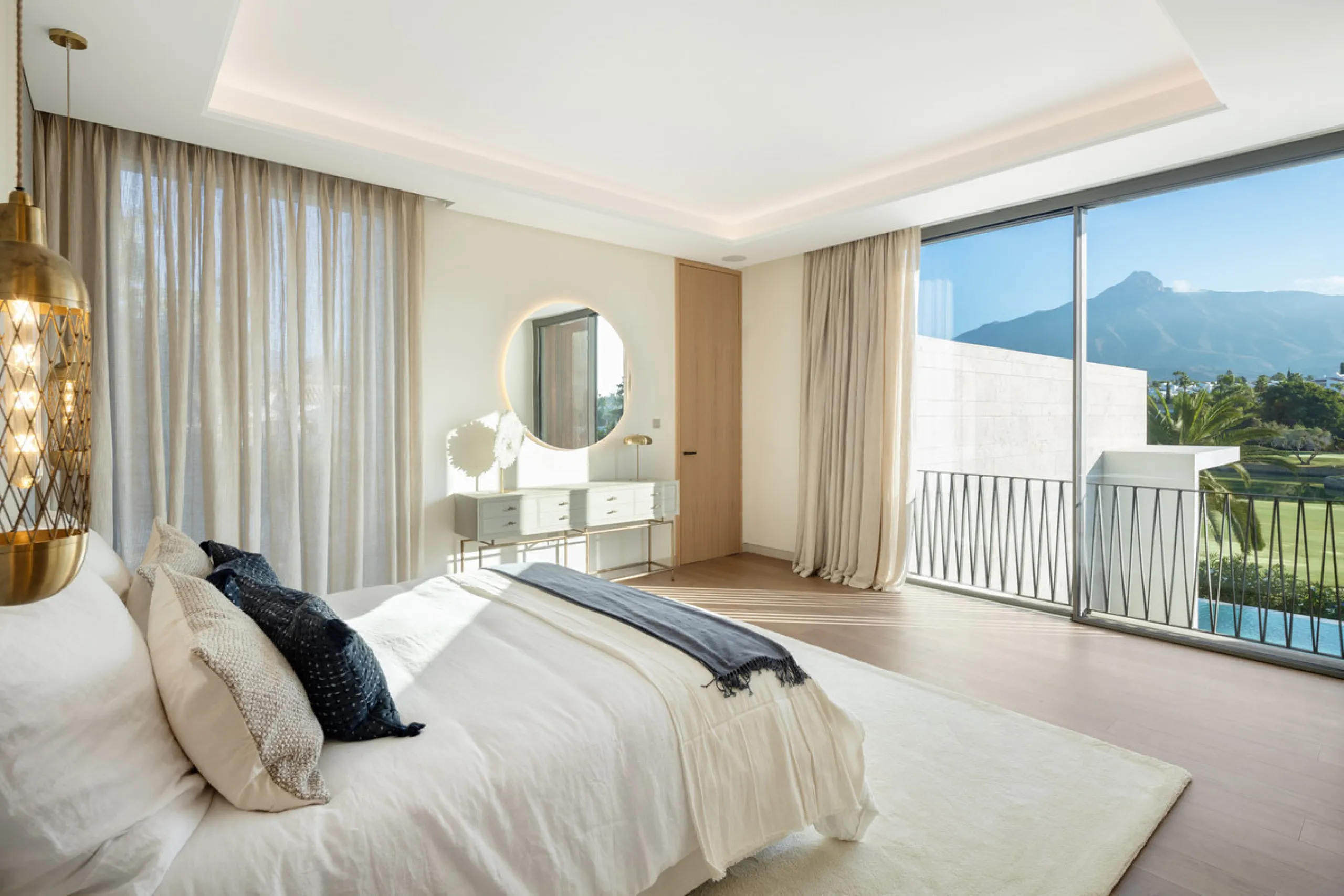 Villa Imagine is an exceptional frontline golf Villa for sale in Las Brisas. This property offers a luxurious living experience with modern design and natural beauty. This stunning villa, offers a thoughtfully crafted design by a renowned architect and de