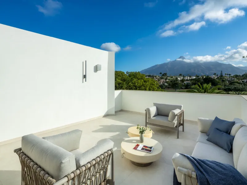 Villa Imagine is an exceptional frontline golf Villa for sale in Las Brisas. This property offers a luxurious living experience with modern design and natural beauty. This stunning villa, offers a thoughtfully crafted design by a renowned architect and de