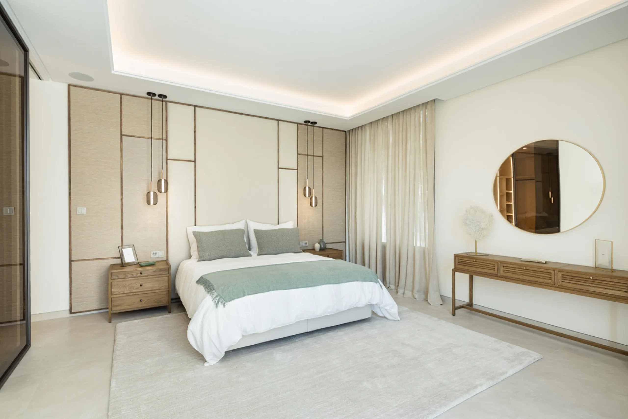 Villa Imagine is an exceptional frontline golf Villa for sale in Las Brisas. This property offers a luxurious living experience with modern design and natural beauty. This stunning villa, offers a thoughtfully crafted design by a renowned architect and de