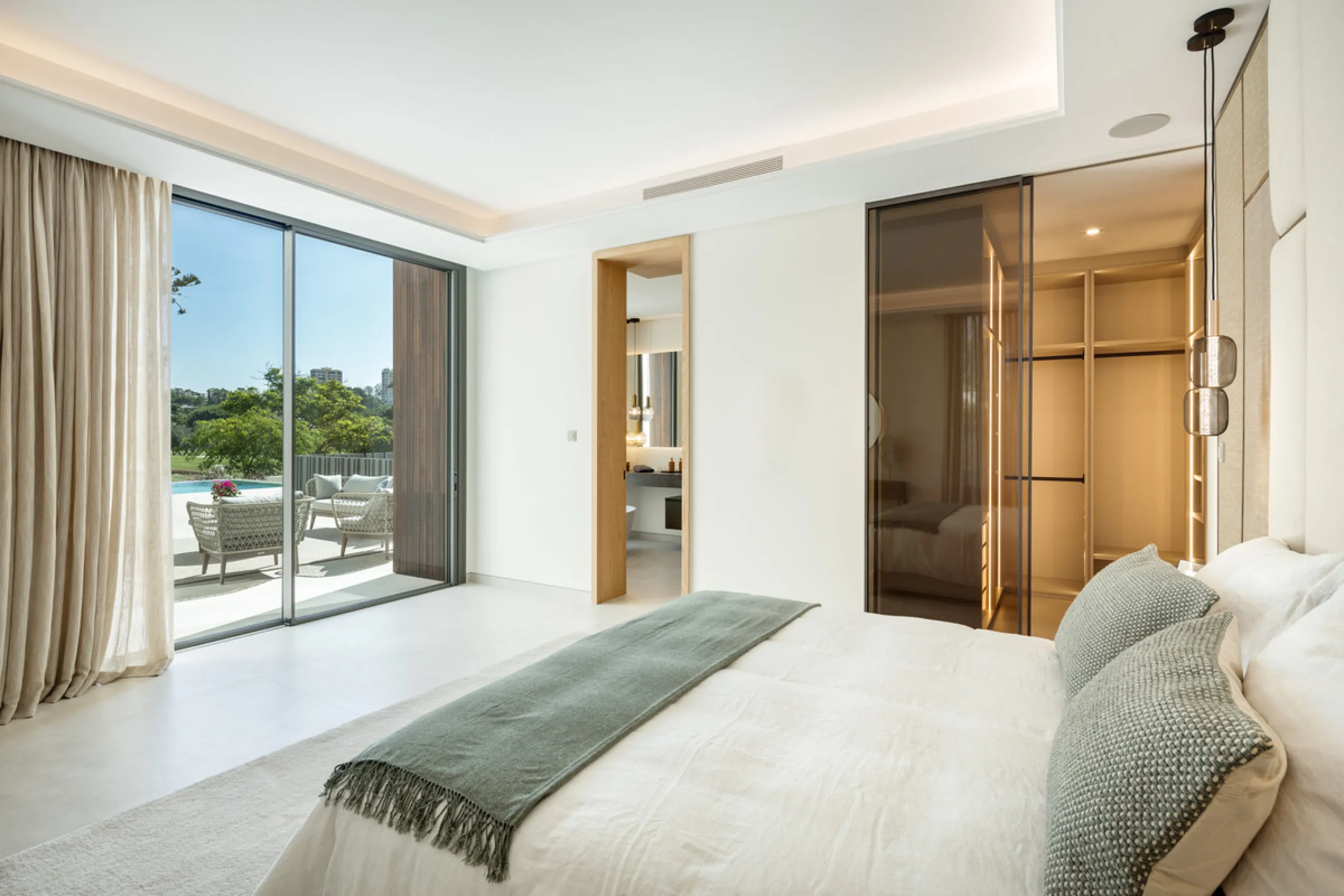 Villa Imagine is an exceptional frontline golf Villa for sale in Las Brisas. This property offers a luxurious living experience with modern design and natural beauty. This stunning villa, offers a thoughtfully crafted design by a renowned architect and de