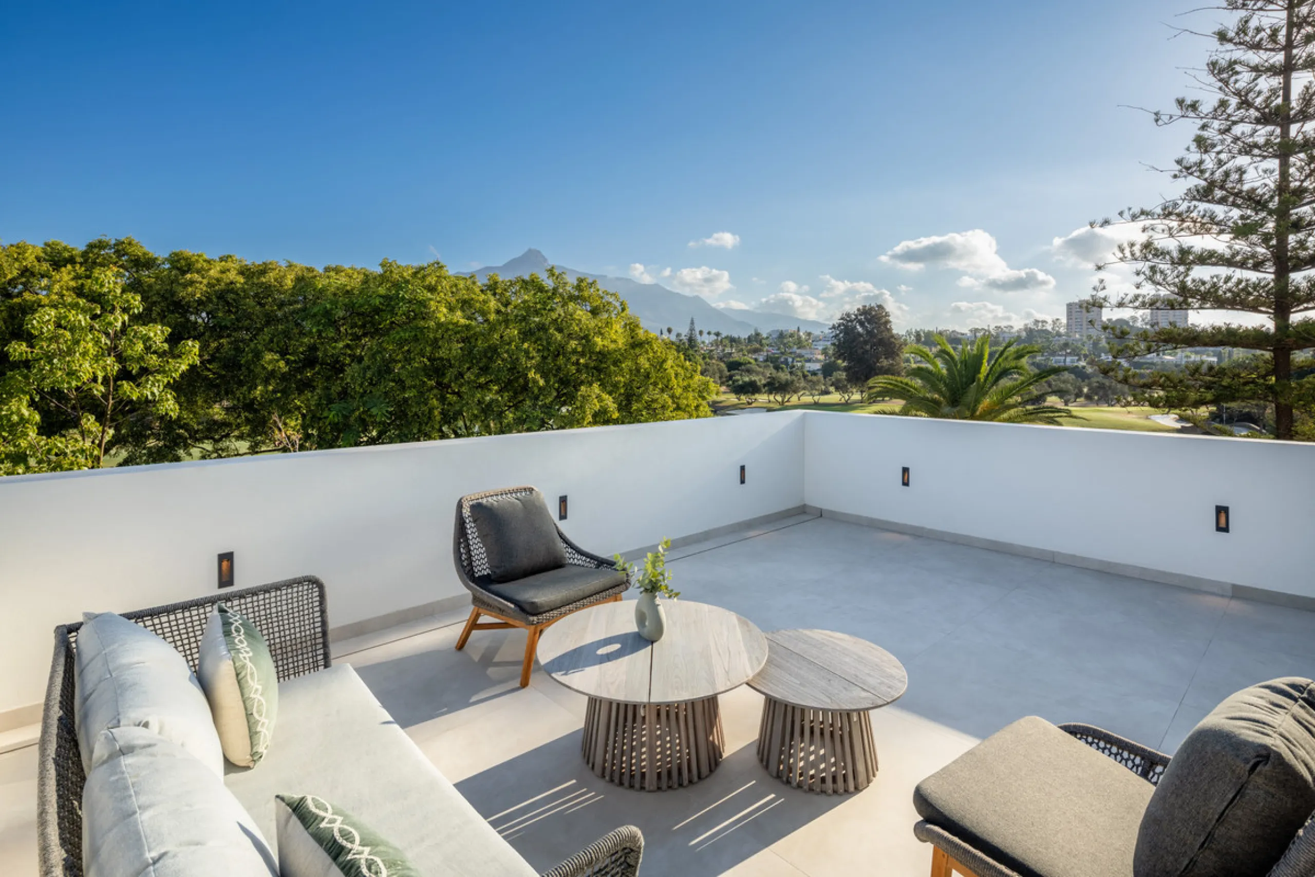 Villa Imagine is an exceptional frontline golf Villa for sale in Las Brisas. This property offers a luxurious living experience with modern design and natural beauty. This stunning villa, offers a thoughtfully crafted design by a renowned architect and de