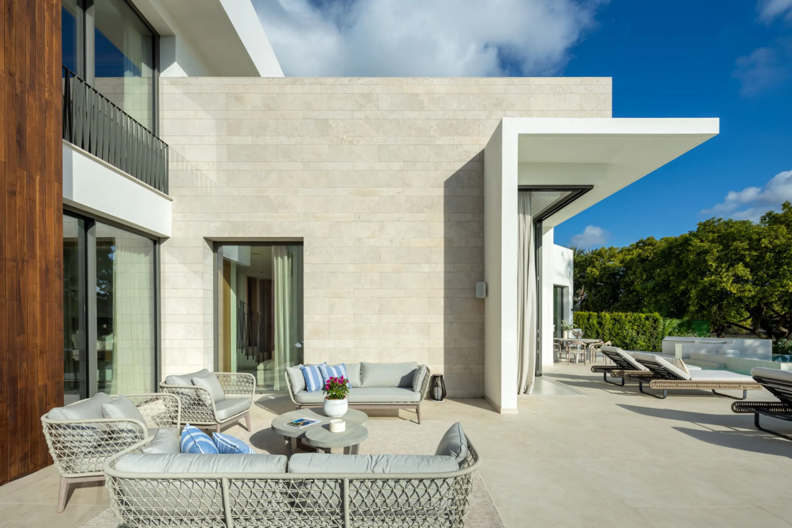 Villa Imagine is an exceptional frontline golf Villa for sale in Las Brisas. This property offers a luxurious living experience with modern design and natural beauty. This stunning villa, offers a thoughtfully crafted design by a renowned architect and de