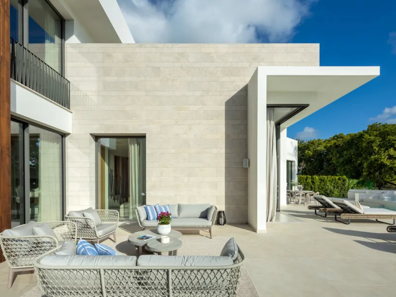 Villa Imagine is an exceptional frontline golf Villa for sale in Las Brisas. This property offers a luxurious living experience with modern design and natural beauty. This stunning villa, offers a thoughtfully crafted design by a renowned architect and de