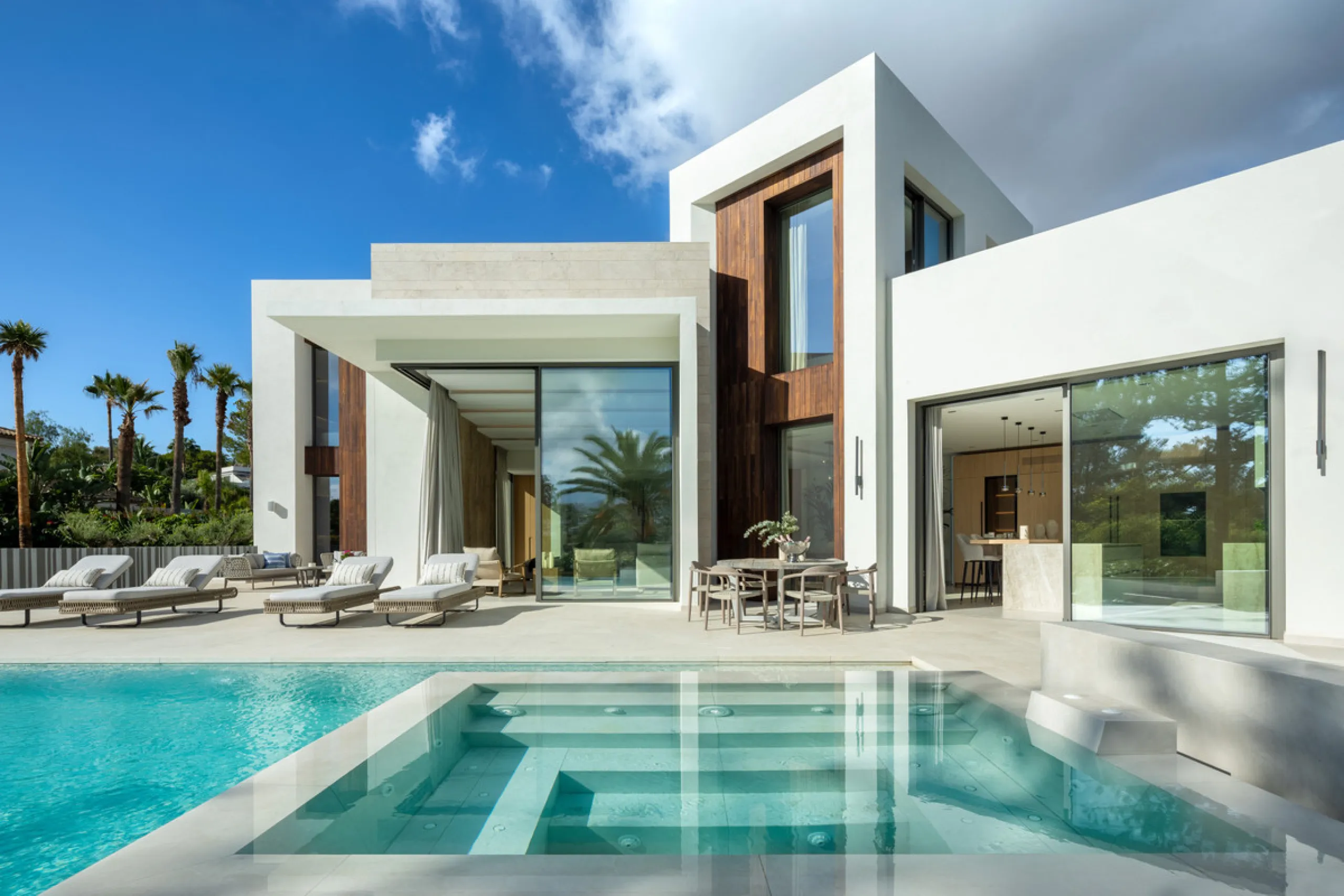 Villa Imagine is an exceptional frontline golf Villa for sale in Las Brisas. This property offers a luxurious living experience with modern design and natural beauty. This stunning villa, offers a thoughtfully crafted design by a renowned architect and de