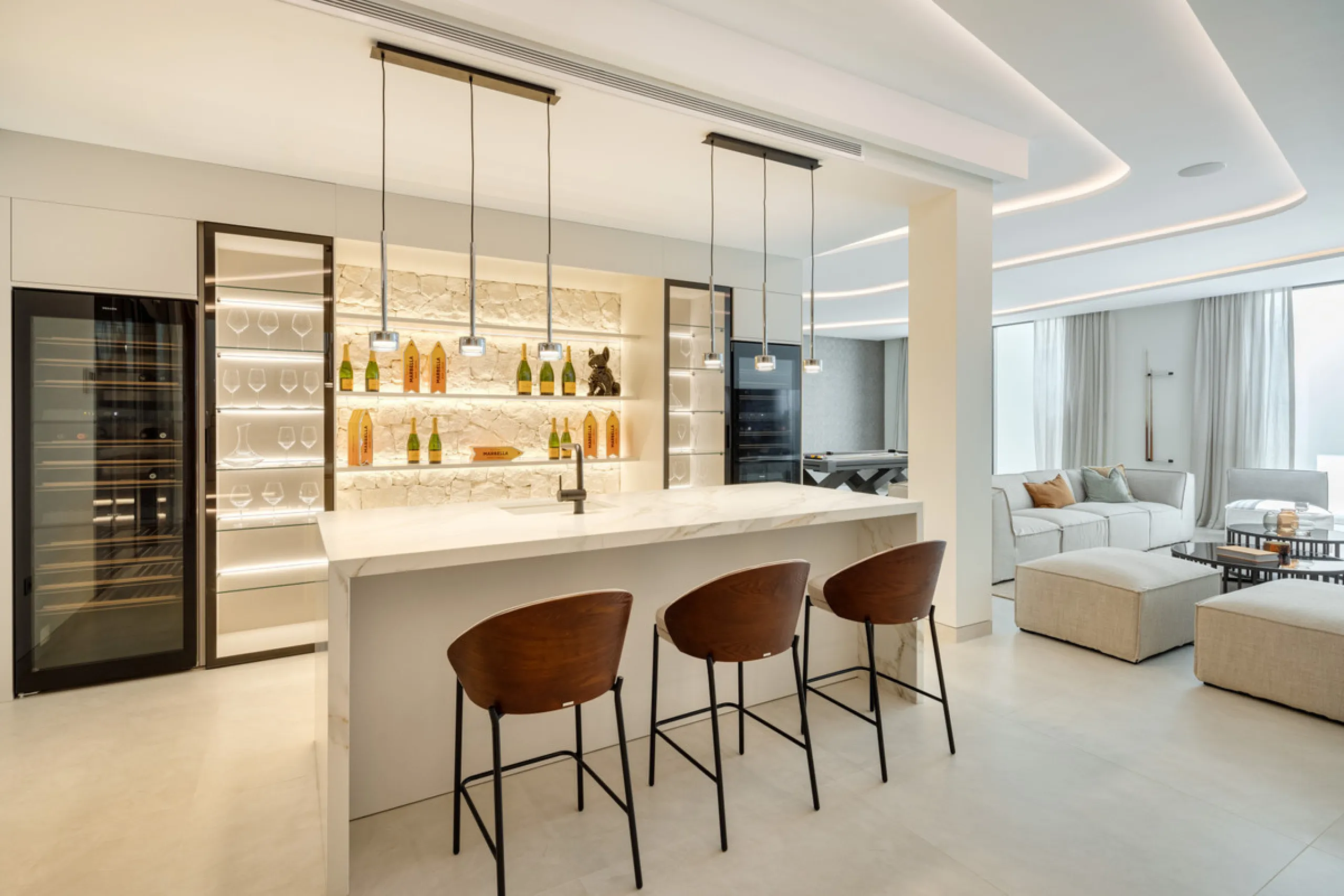 Villa Imagine is an exceptional frontline golf Villa for sale in Las Brisas. This property offers a luxurious living experience with modern design and natural beauty. This stunning villa, offers a thoughtfully crafted design by a renowned architect and de