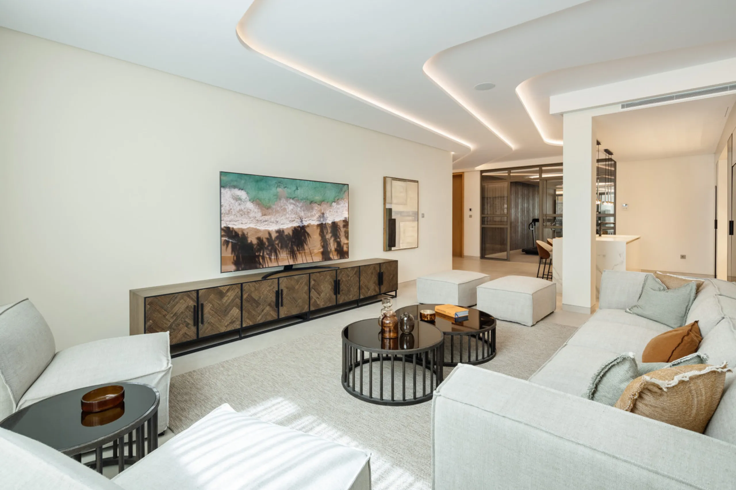 Villa Imagine is an exceptional frontline golf Villa for sale in Las Brisas. This property offers a luxurious living experience with modern design and natural beauty. This stunning villa, offers a thoughtfully crafted design by a renowned architect and de