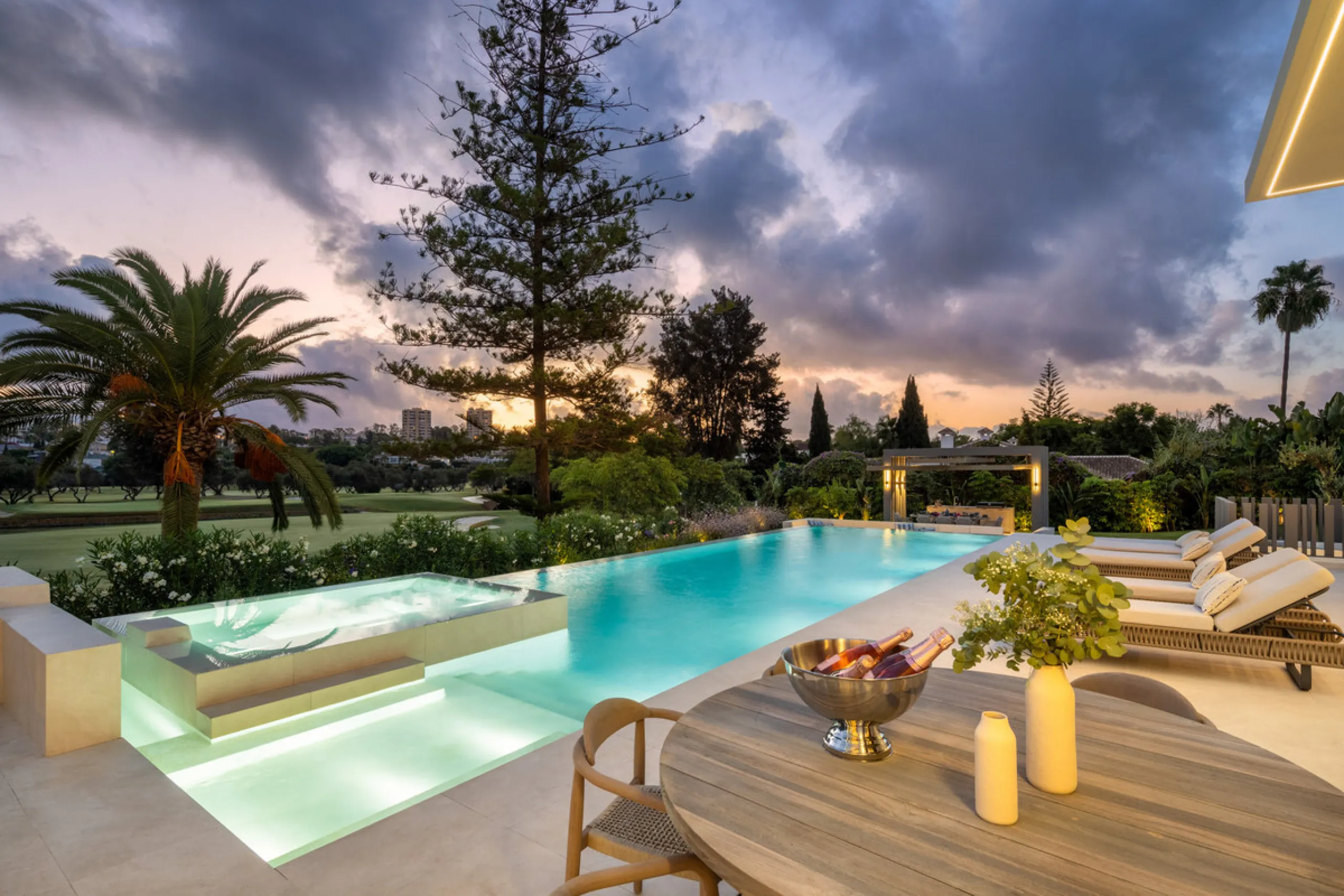 Villa Imagine is an exceptional frontline golf Villa for sale in Las Brisas. This property offers a luxurious living experience with modern design and natural beauty. This stunning villa, offers a thoughtfully crafted design by a renowned architect and de