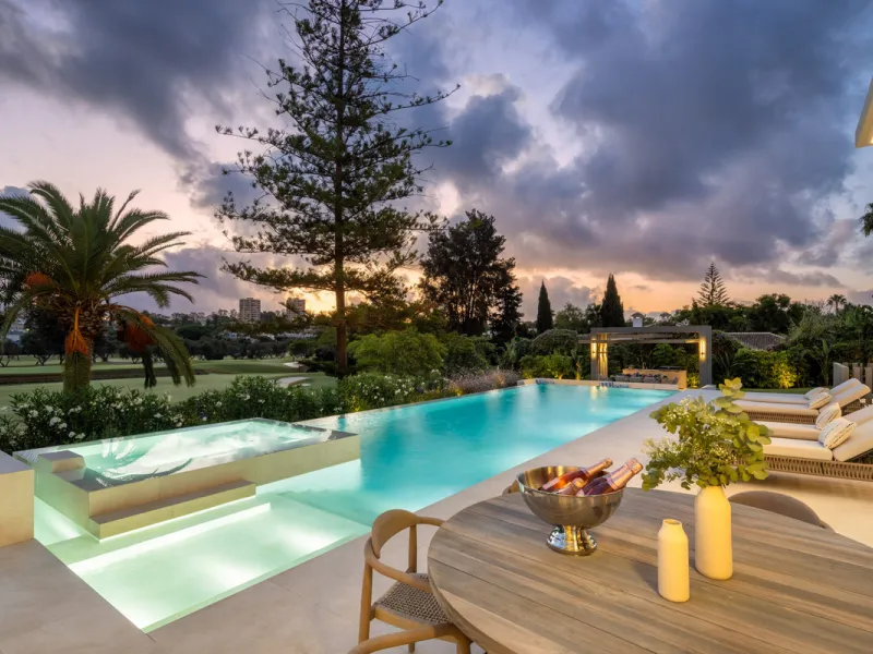 Villa Imagine is an exceptional frontline golf Villa for sale in Las Brisas. This property offers a luxurious living experience with modern design and natural beauty. This stunning villa, offers a thoughtfully crafted design by a renowned architect and de