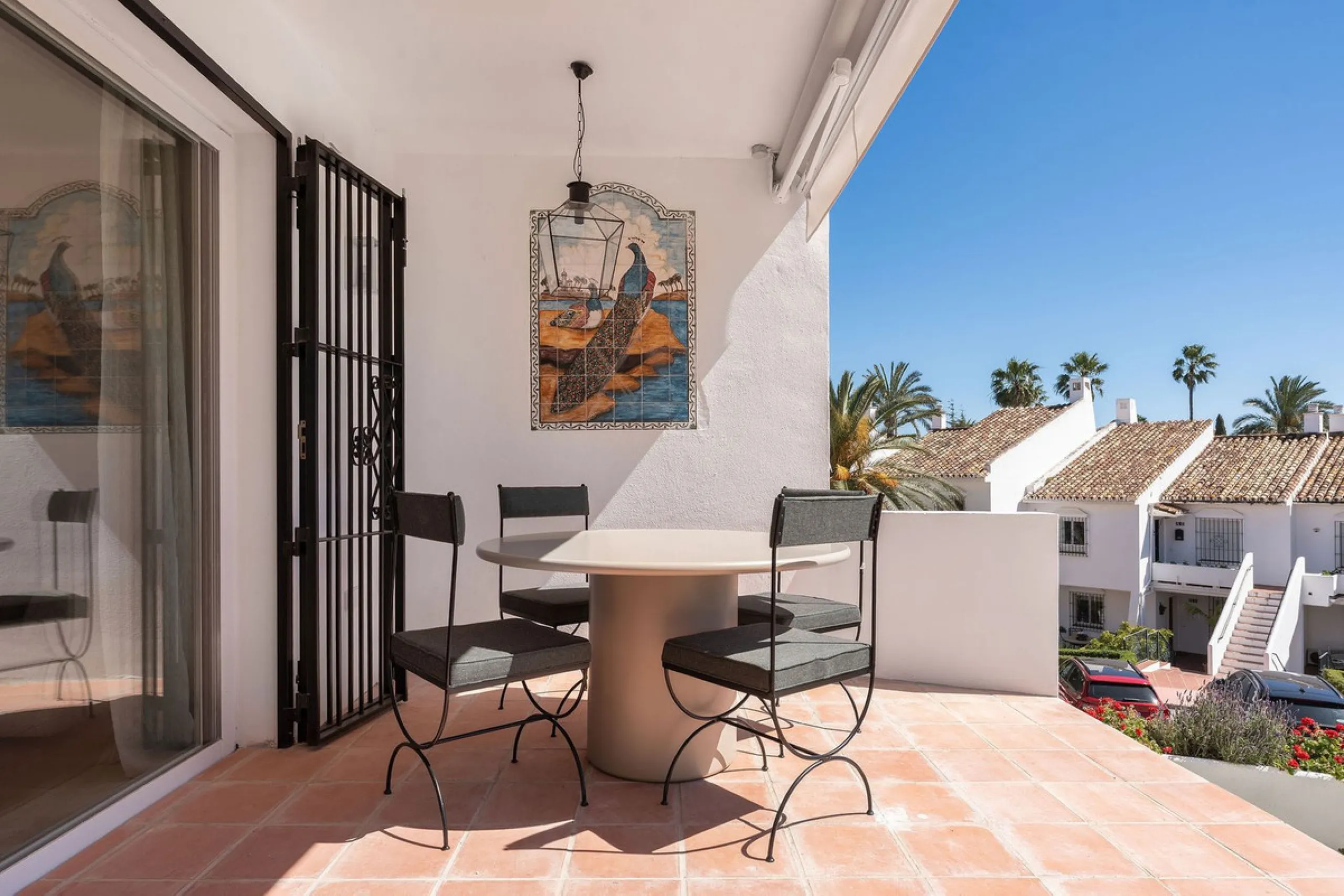 Discover a rare, fully renovated corner apartment in the prestigious Andalucia Garden Club next to Centro Plaza and within easy walking distance of restaurants, cafés, supermarkets, the beach and a wide range of local services the area has to offer. With 
