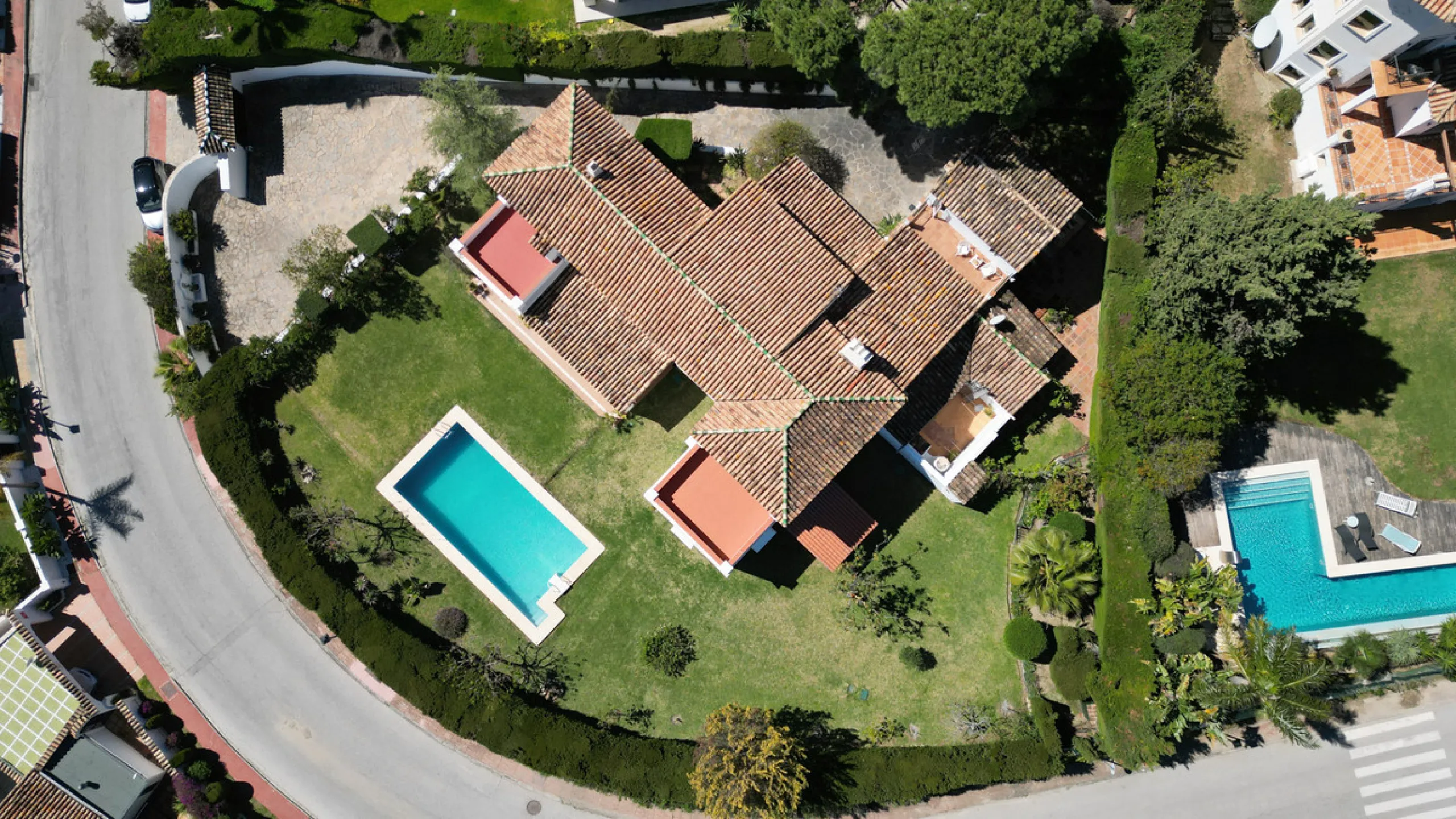 Detached Villa for Sale in Nueva Andalucía, Marbella – Prime Location with Sea Views