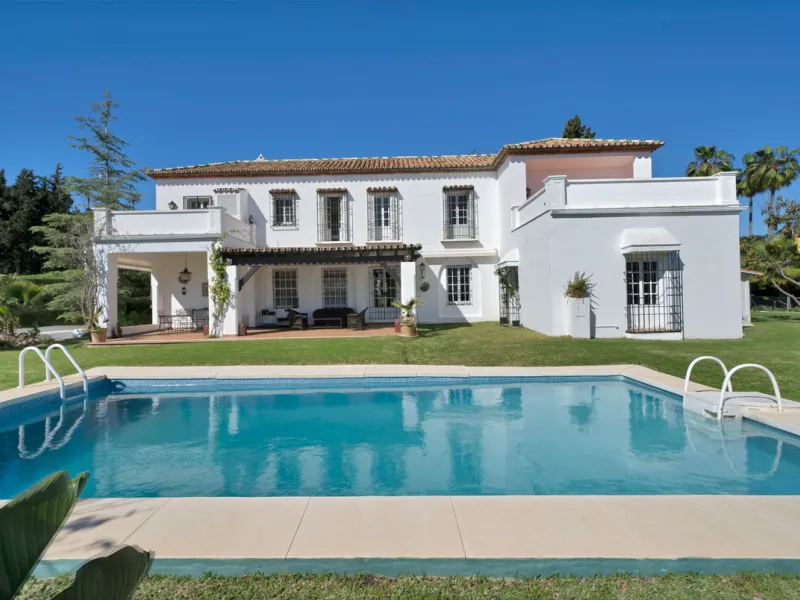 Detached Villa for Sale in Nueva Andalucía, Marbella – Prime Location with Sea Views