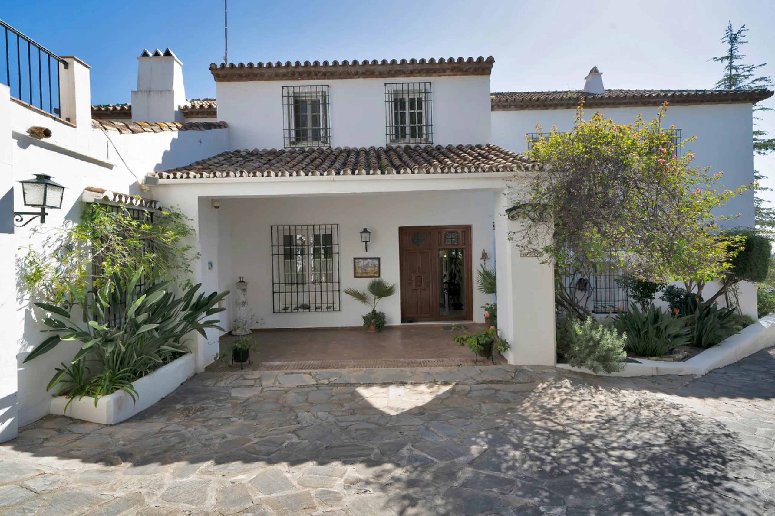 Detached Villa for Sale in Nueva Andalucía, Marbella – Prime Location with Sea Views