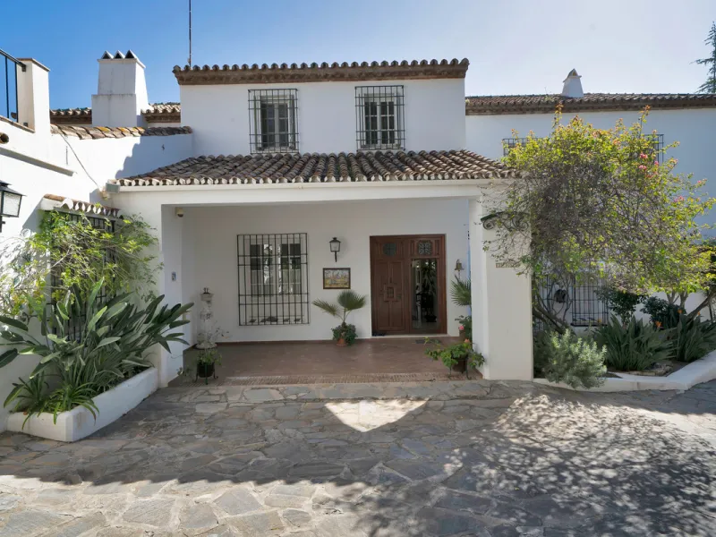 Detached Villa for Sale in Nueva Andalucía, Marbella – Prime Location with Sea Views