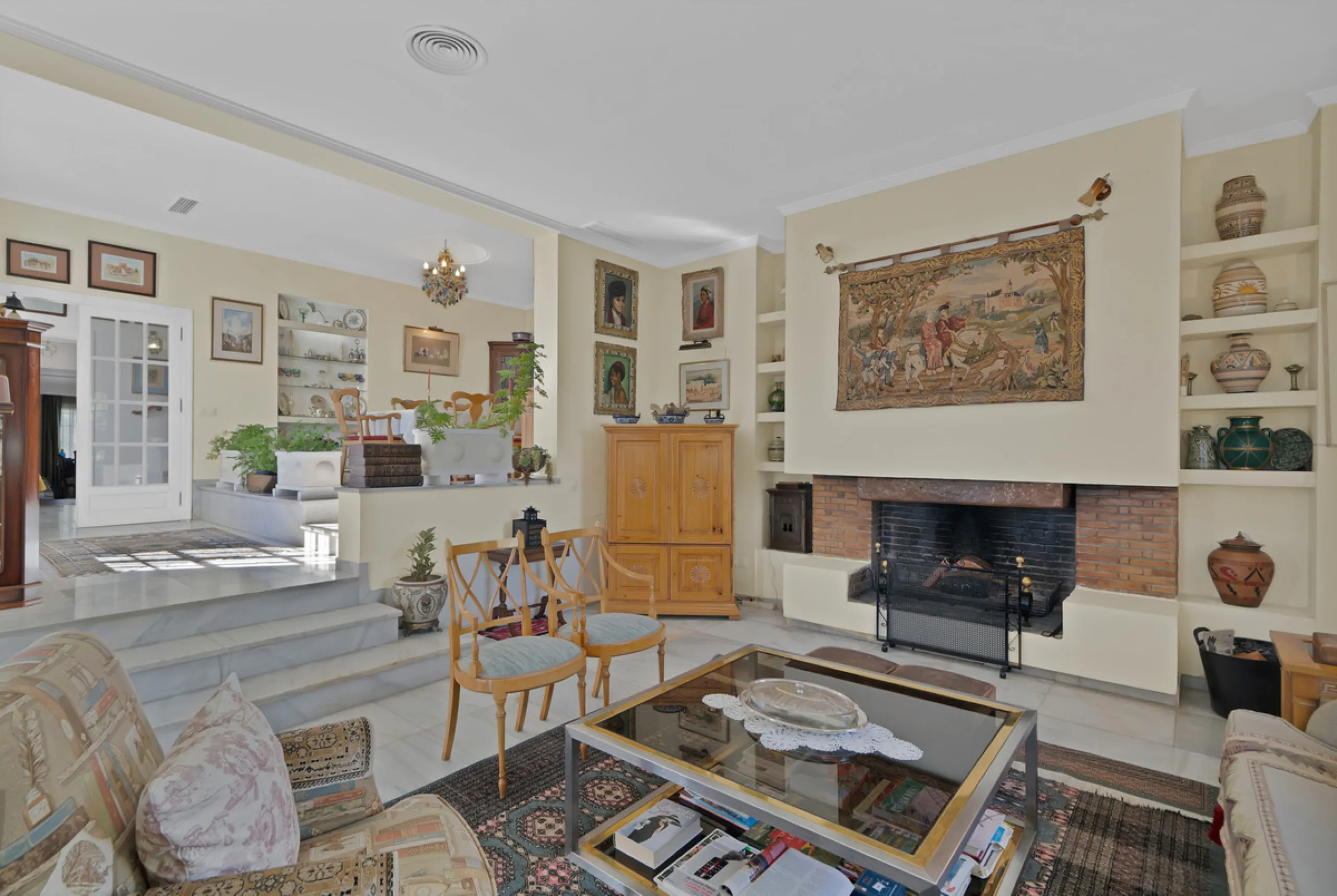 Detached Villa for Sale in Nueva Andalucía, Marbella – Prime Location with Sea Views