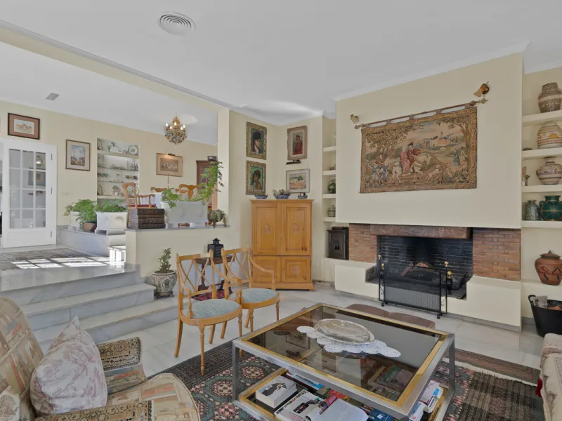 Detached Villa for Sale in Nueva Andalucía, Marbella – Prime Location with Sea Views