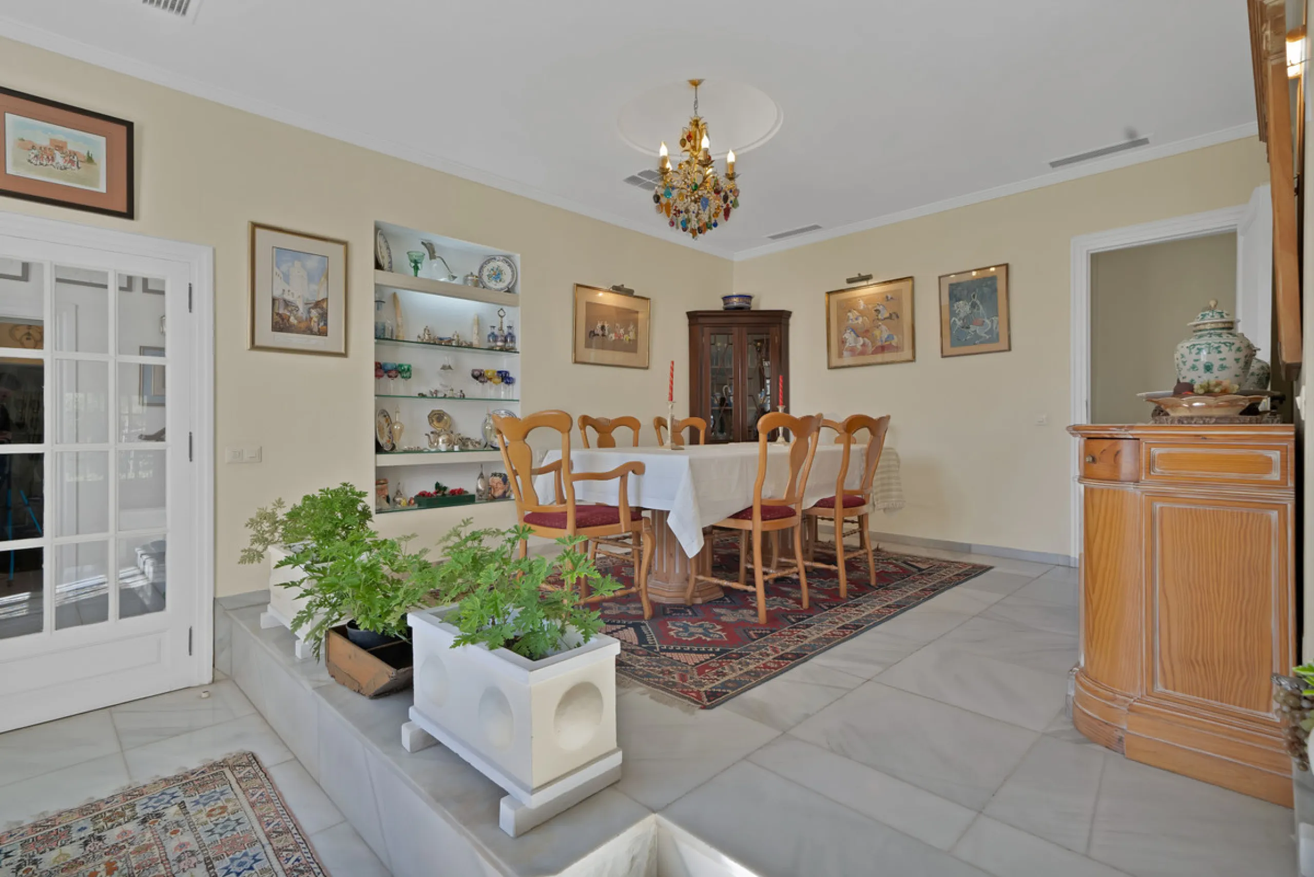 Detached Villa for Sale in Nueva Andalucía, Marbella – Prime Location with Sea Views