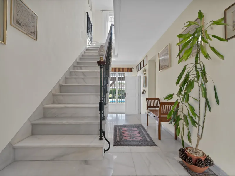 Detached Villa for Sale in Nueva Andalucía, Marbella – Prime Location with Sea Views