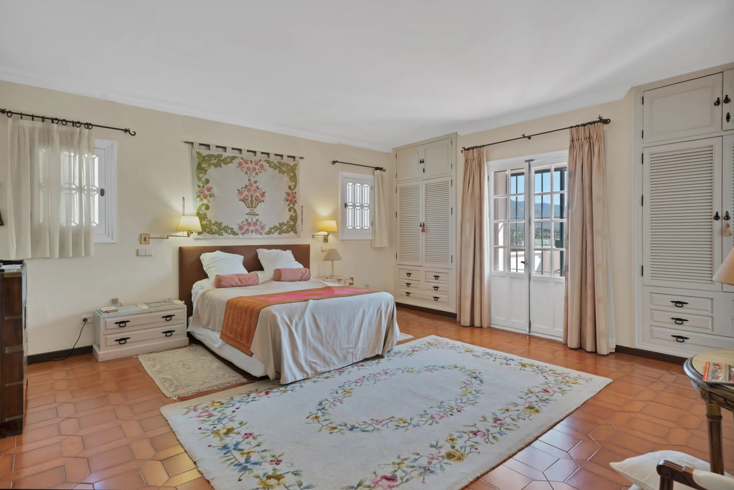 Detached Villa for Sale in Nueva Andalucía, Marbella – Prime Location with Sea Views