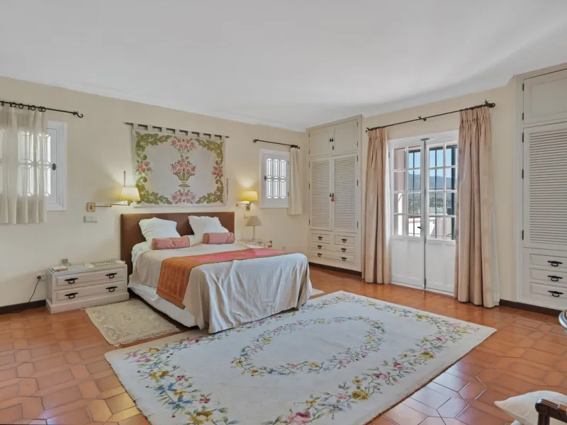 Detached Villa for Sale in Nueva Andalucía, Marbella – Prime Location with Sea Views