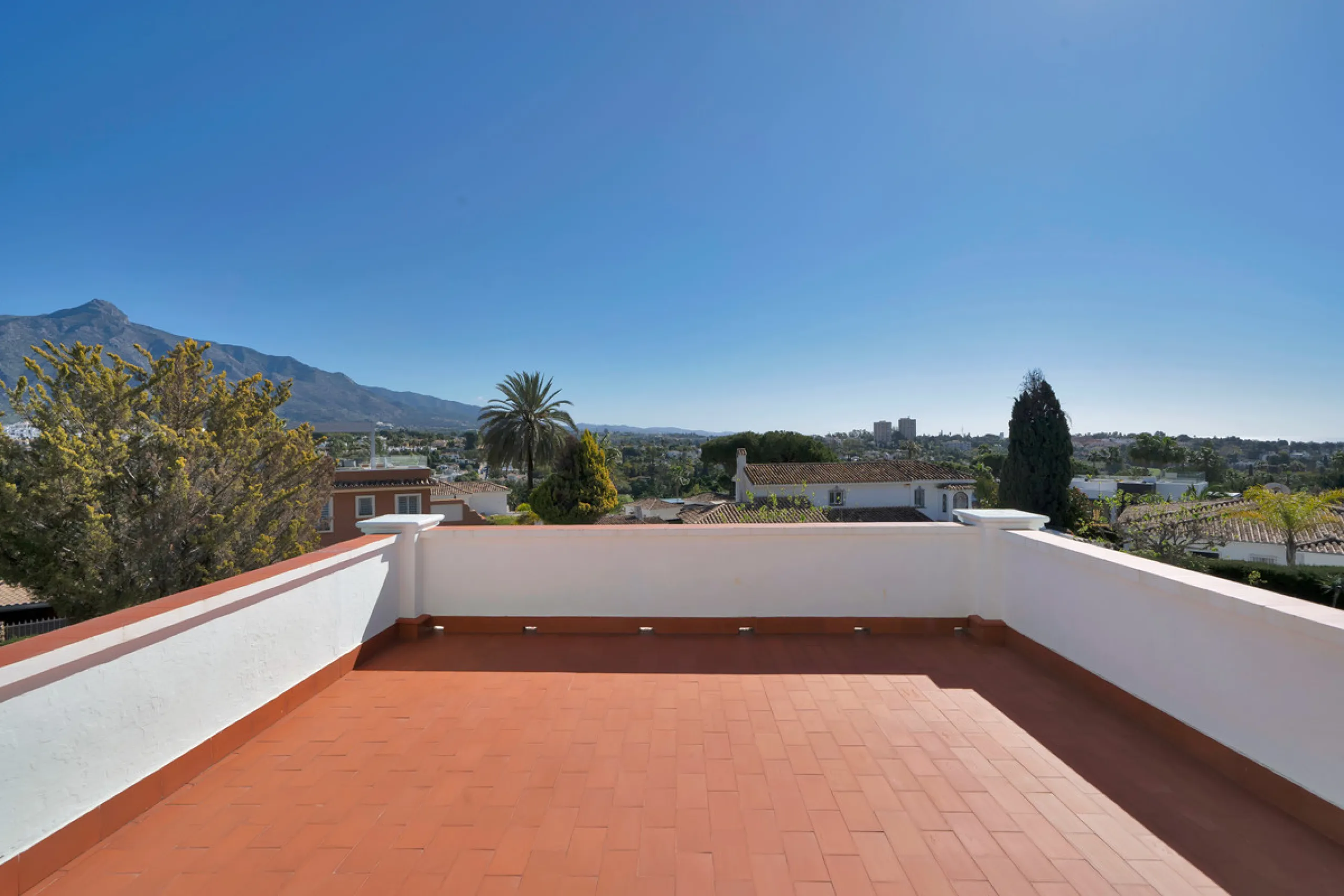 Detached Villa for Sale in Nueva Andalucía, Marbella – Prime Location with Sea Views