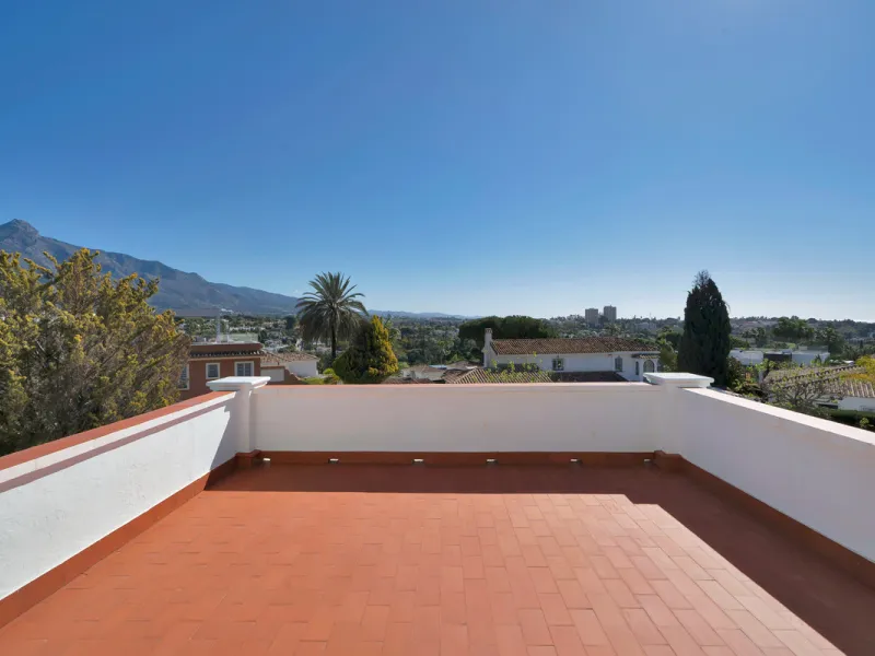 Detached Villa for Sale in Nueva Andalucía, Marbella – Prime Location with Sea Views
