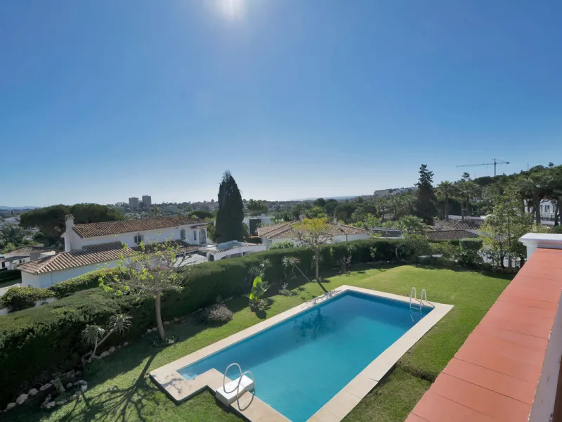 Detached Villa for Sale in Nueva Andalucía, Marbella – Prime Location with Sea Views