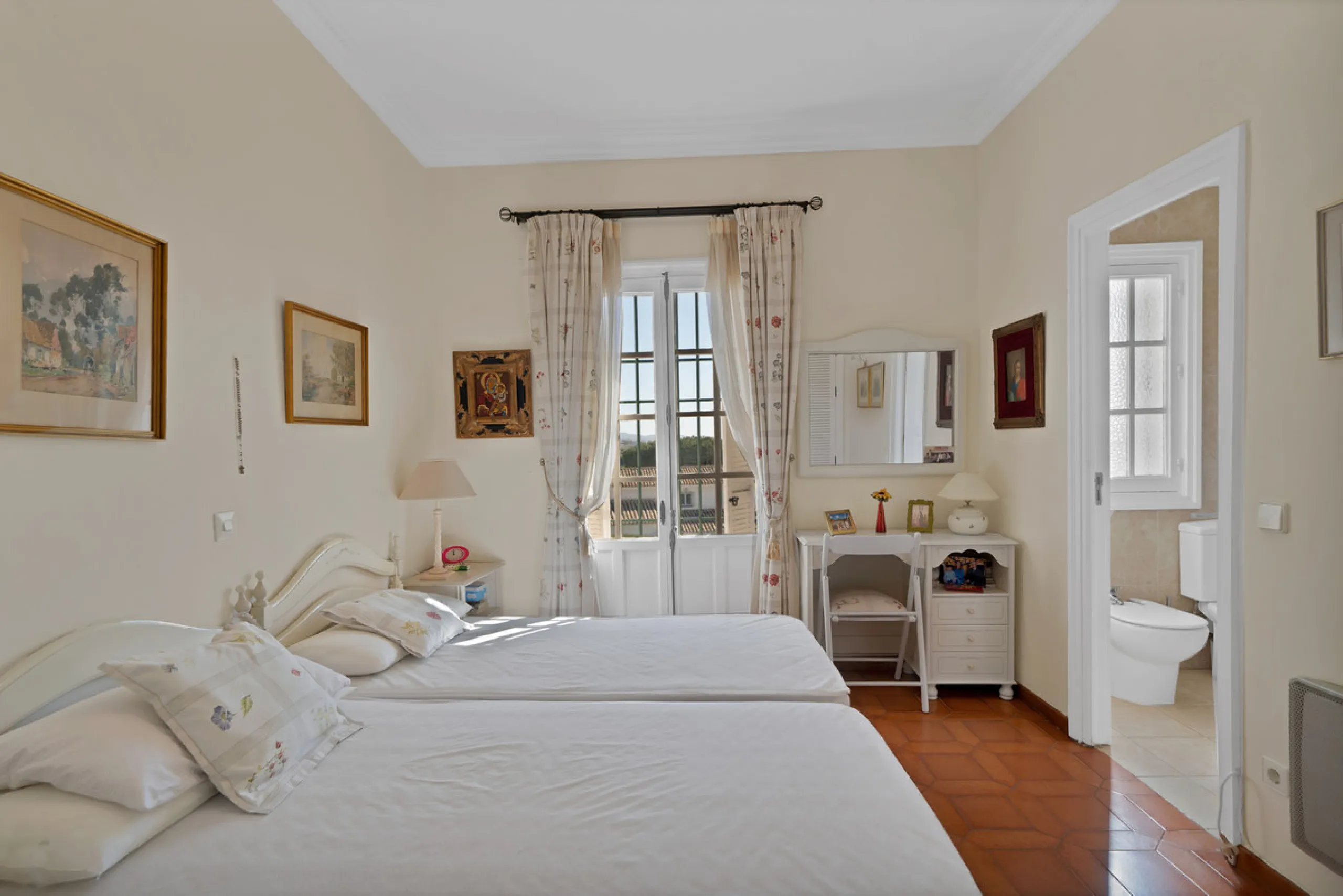 Detached Villa for Sale in Nueva Andalucía, Marbella – Prime Location with Sea Views