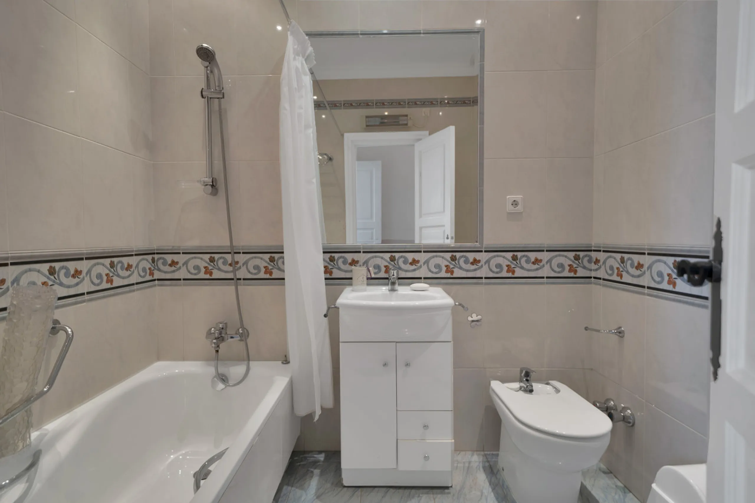 Detached Villa for Sale in Nueva Andalucía, Marbella – Prime Location with Sea Views