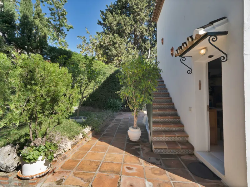 Detached Villa for Sale in Nueva Andalucía, Marbella – Prime Location with Sea Views