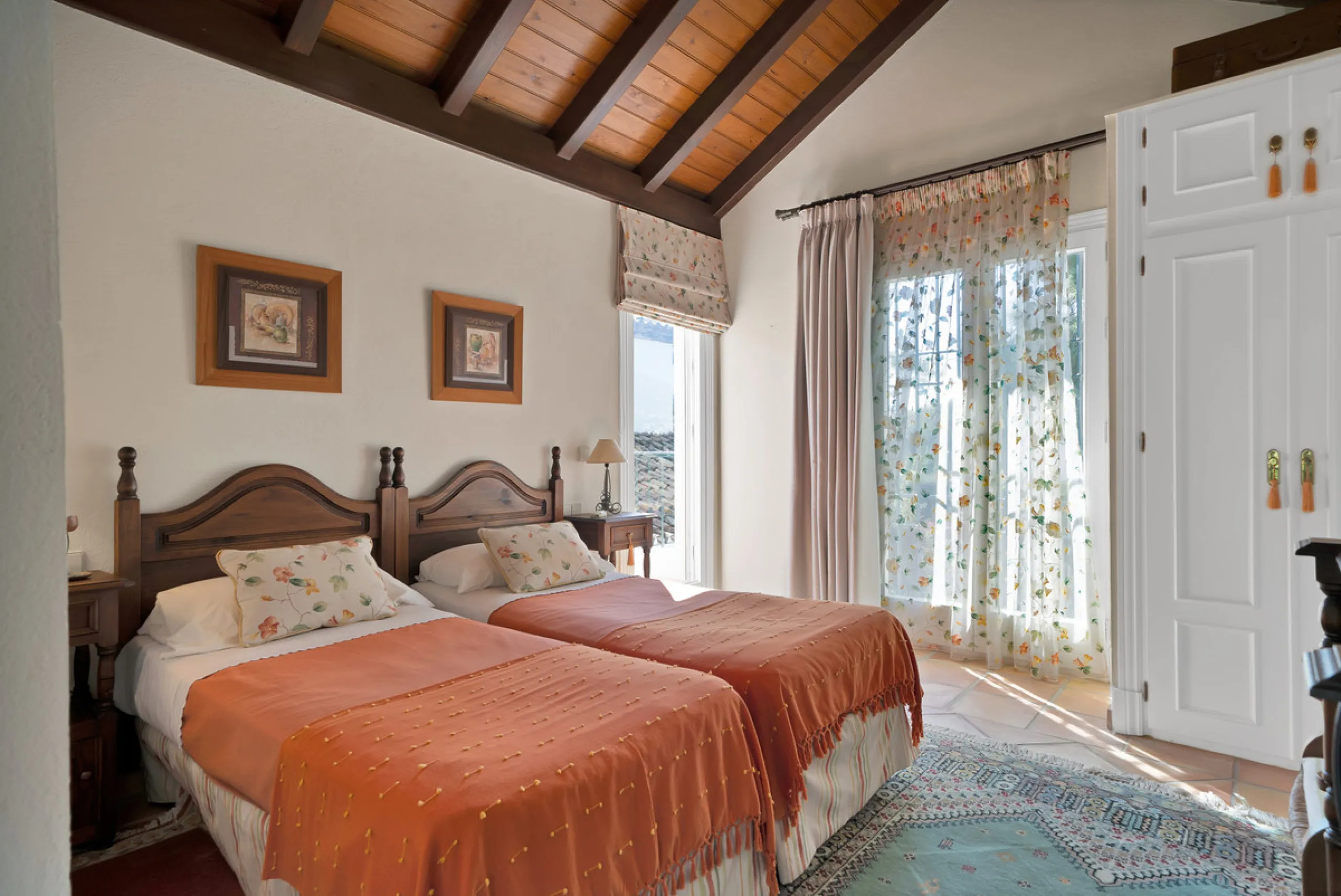 Detached Villa for Sale in Nueva Andalucía, Marbella – Prime Location with Sea Views