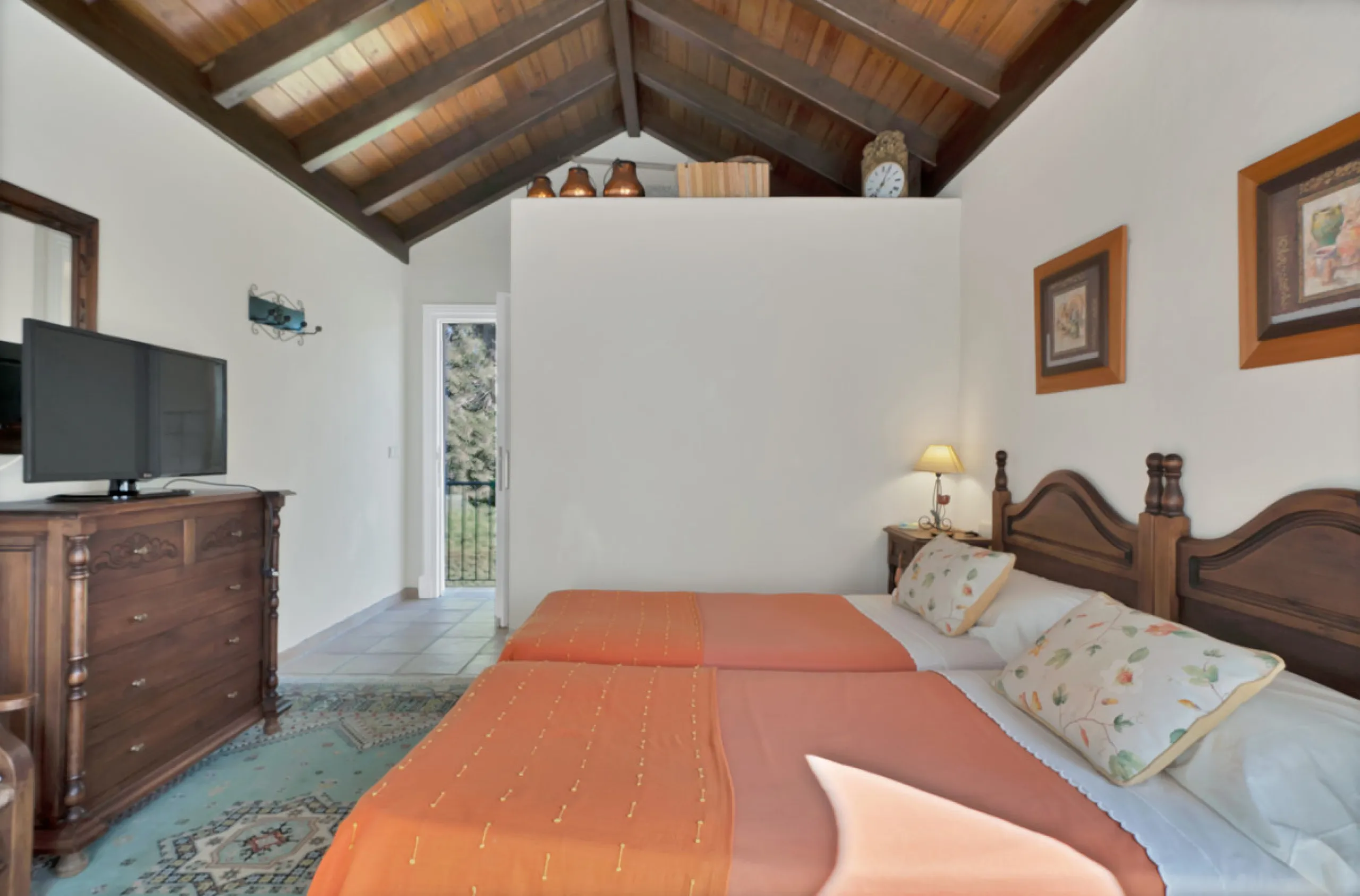 Detached Villa for Sale in Nueva Andalucía, Marbella – Prime Location with Sea Views