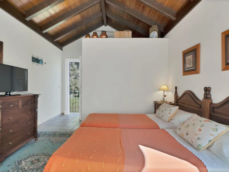 Detached Villa for Sale in Nueva Andalucía, Marbella – Prime Location with Sea Views
