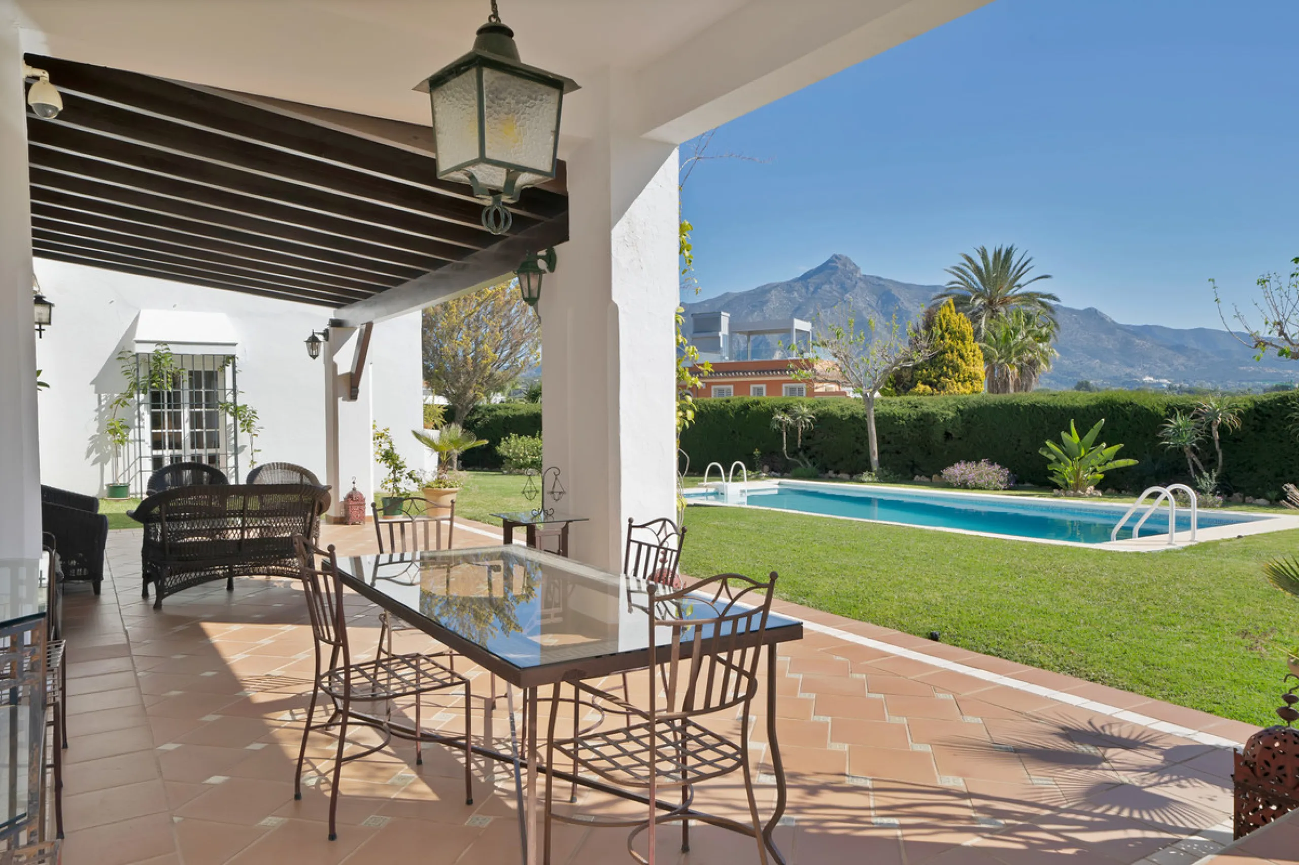 Detached Villa for Sale in Nueva Andalucía, Marbella – Prime Location with Sea Views