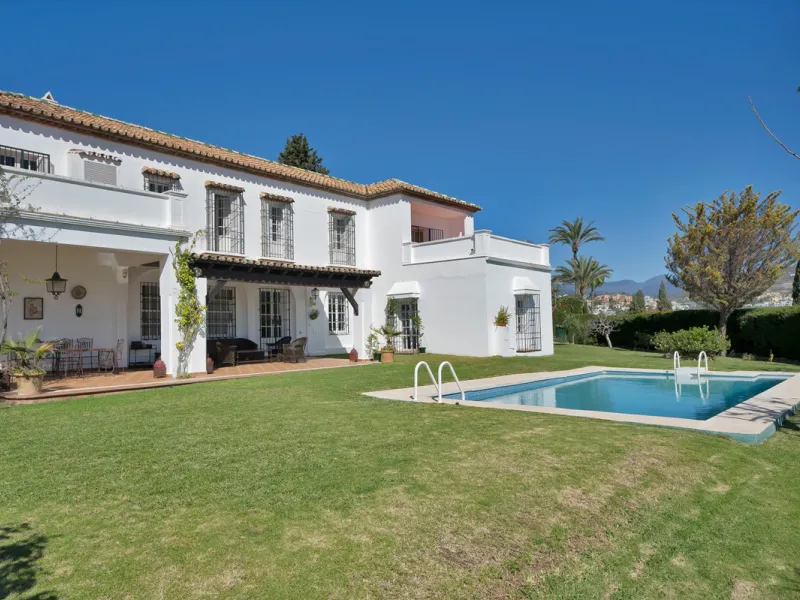 Detached Villa for Sale in Nueva Andalucía, Marbella – Prime Location with Sea Views