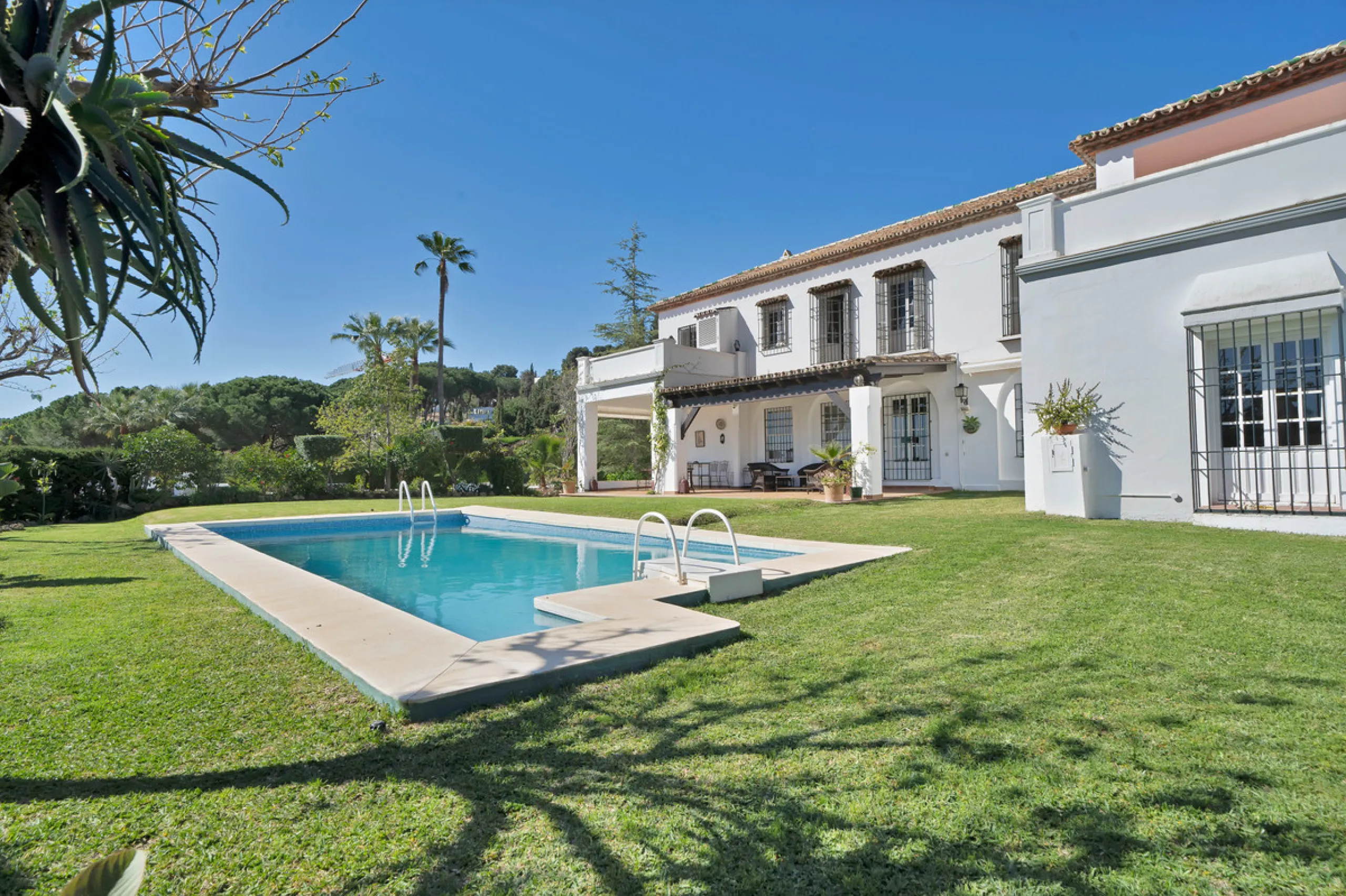 Detached Villa for Sale in Nueva Andalucía, Marbella – Prime Location with Sea Views