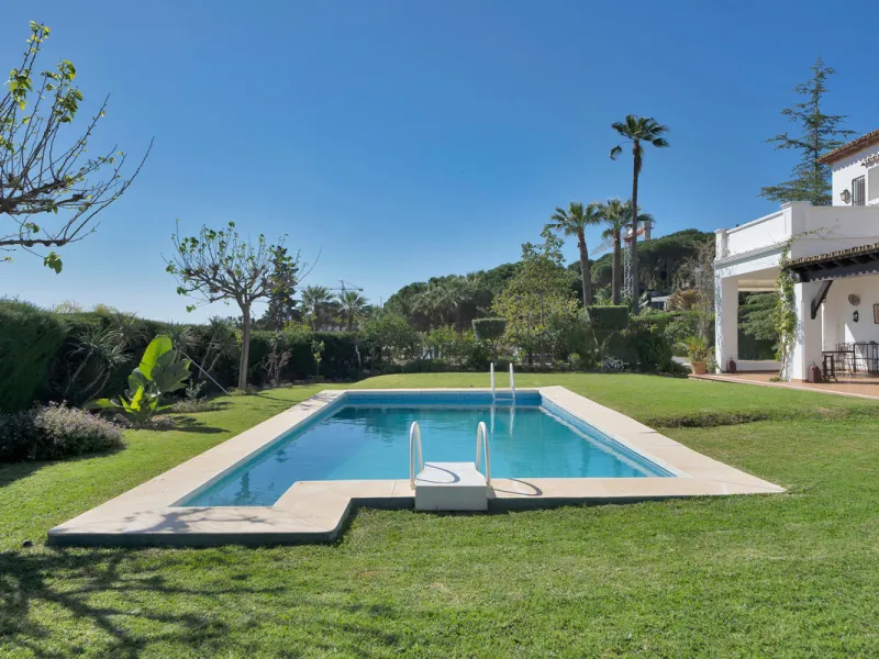 Detached Villa for Sale in Nueva Andalucía, Marbella – Prime Location with Sea Views