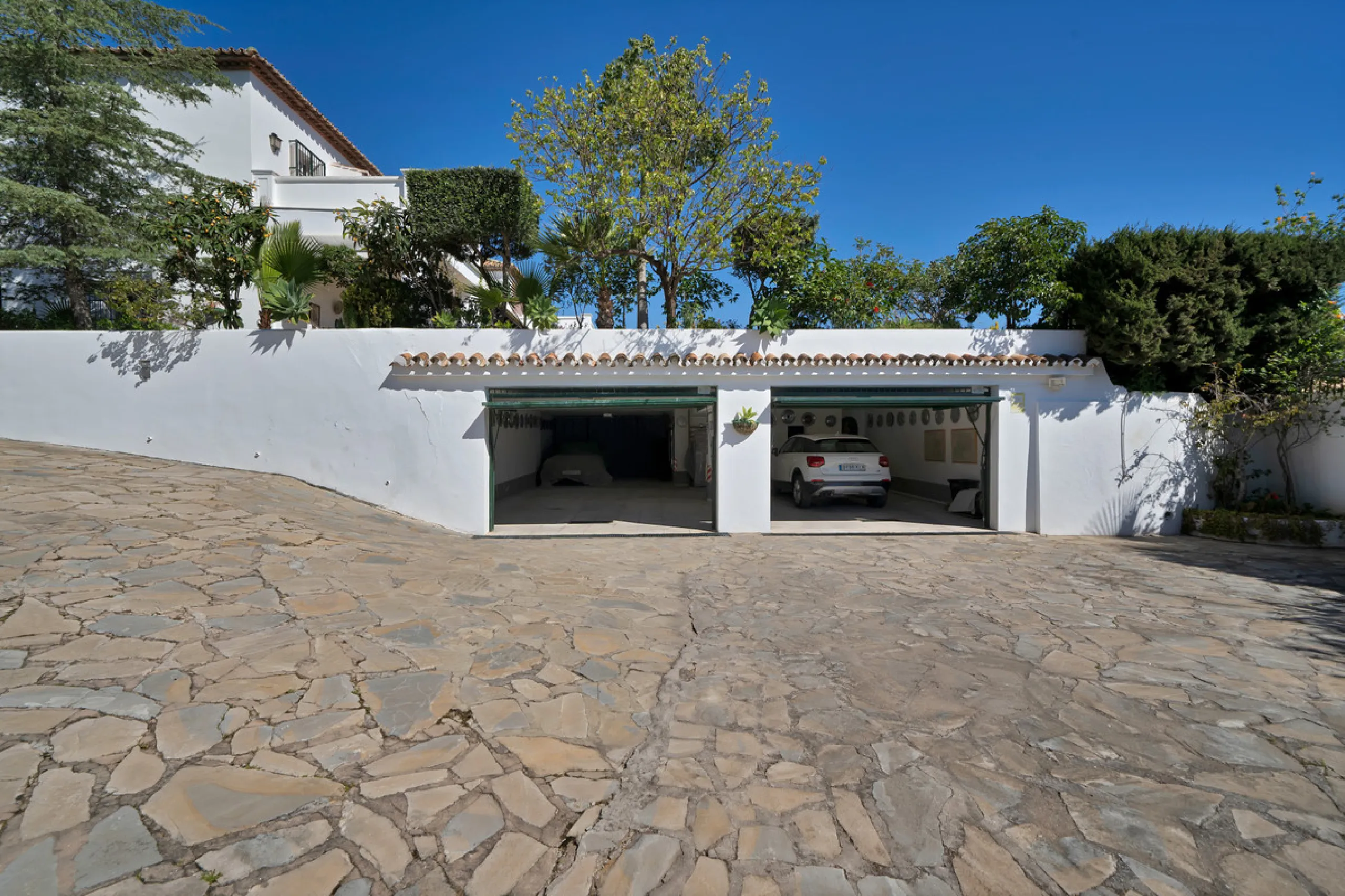 Detached Villa for Sale in Nueva Andalucía, Marbella – Prime Location with Sea Views