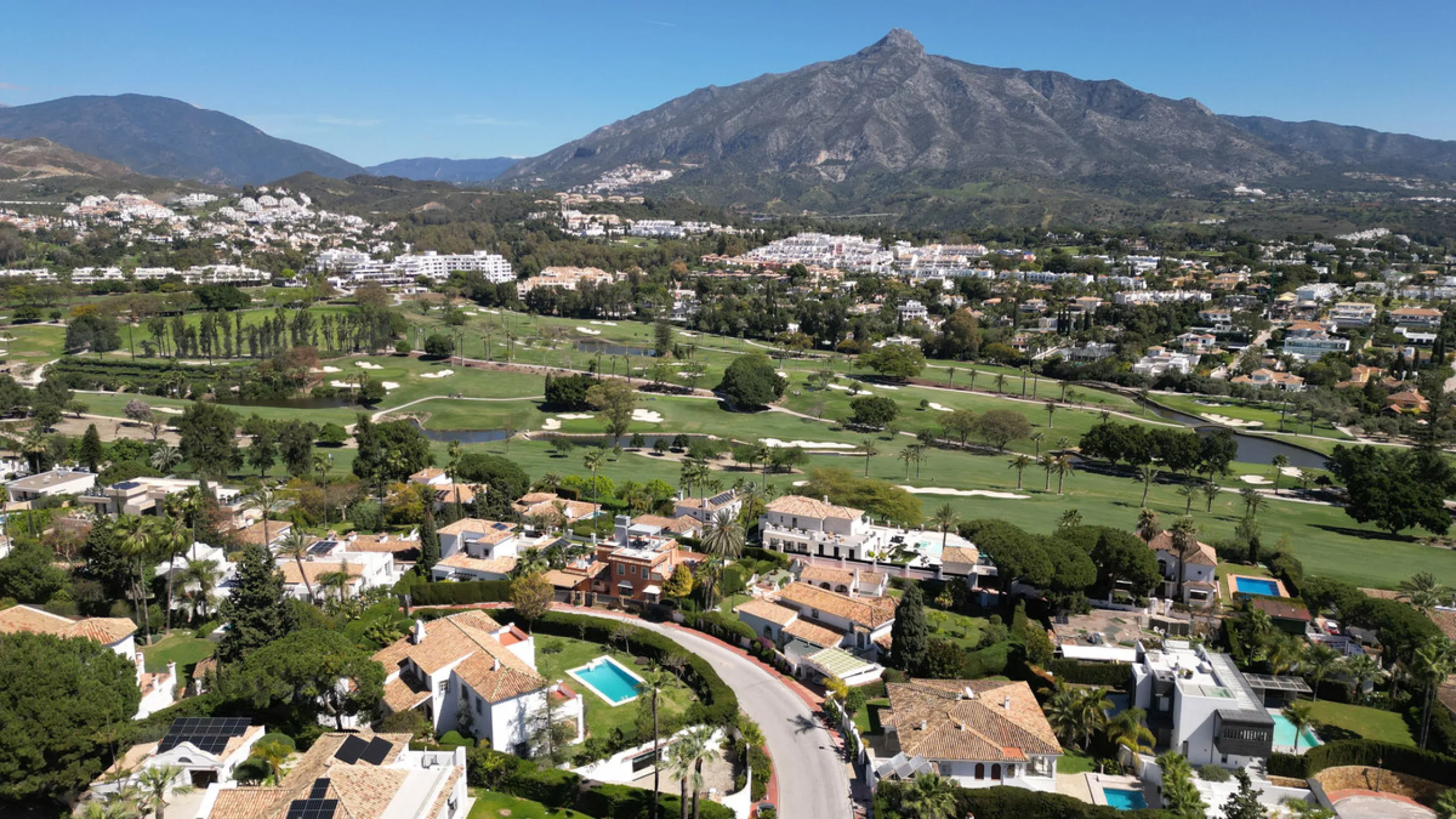 Detached Villa for Sale in Nueva Andalucía, Marbella – Prime Location with Sea Views