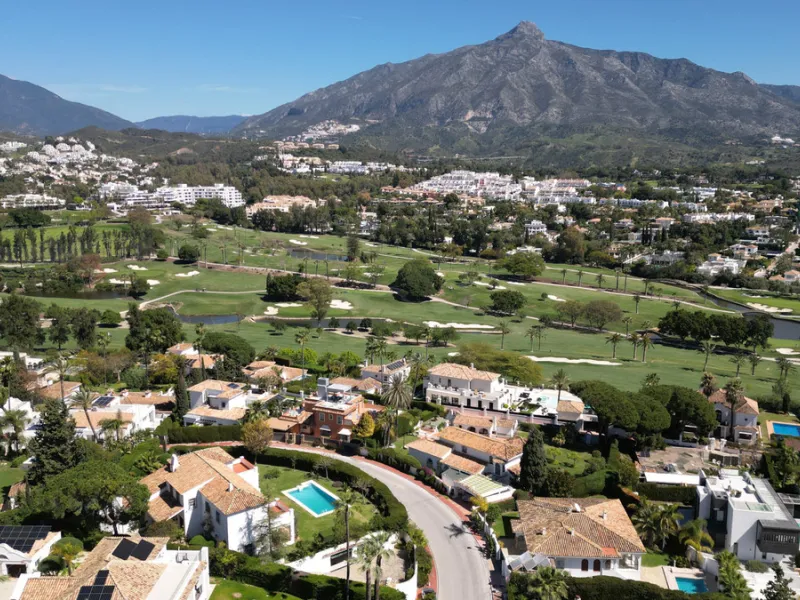 Detached Villa for Sale in Nueva Andalucía, Marbella – Prime Location with Sea Views