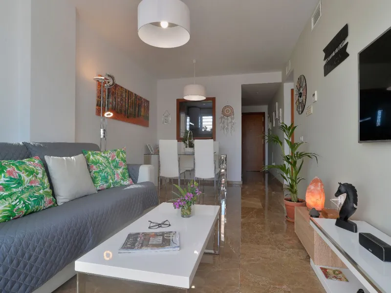 Penthouse now available in Galera sun estepona, just a a stone's throw away from the sea! (just on the other side of the road!)This is a very comfortable top floor two bed apartment. The urbanisation has a pool and the property comes included with a parki