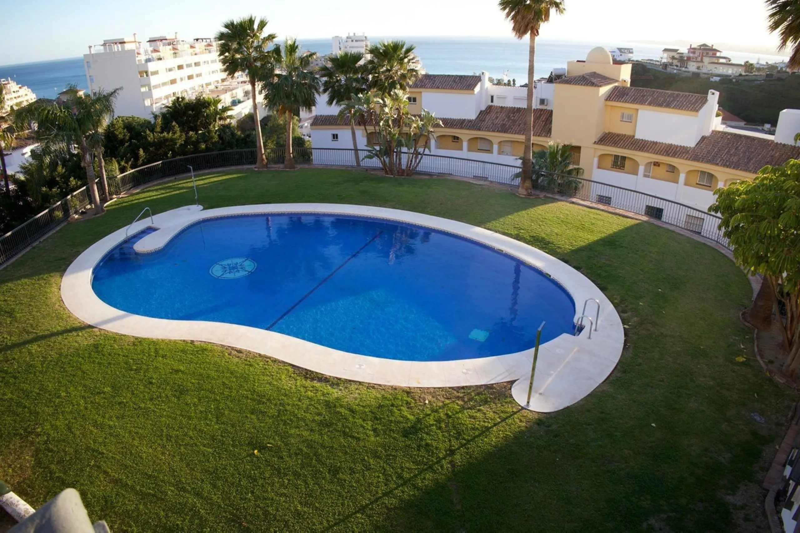 Apartment - Middle Floor Apartment в продаже в Benalmadena, Málaga. В доме 2 спален и 2 ванных комнат. Площадь дома 68 м²