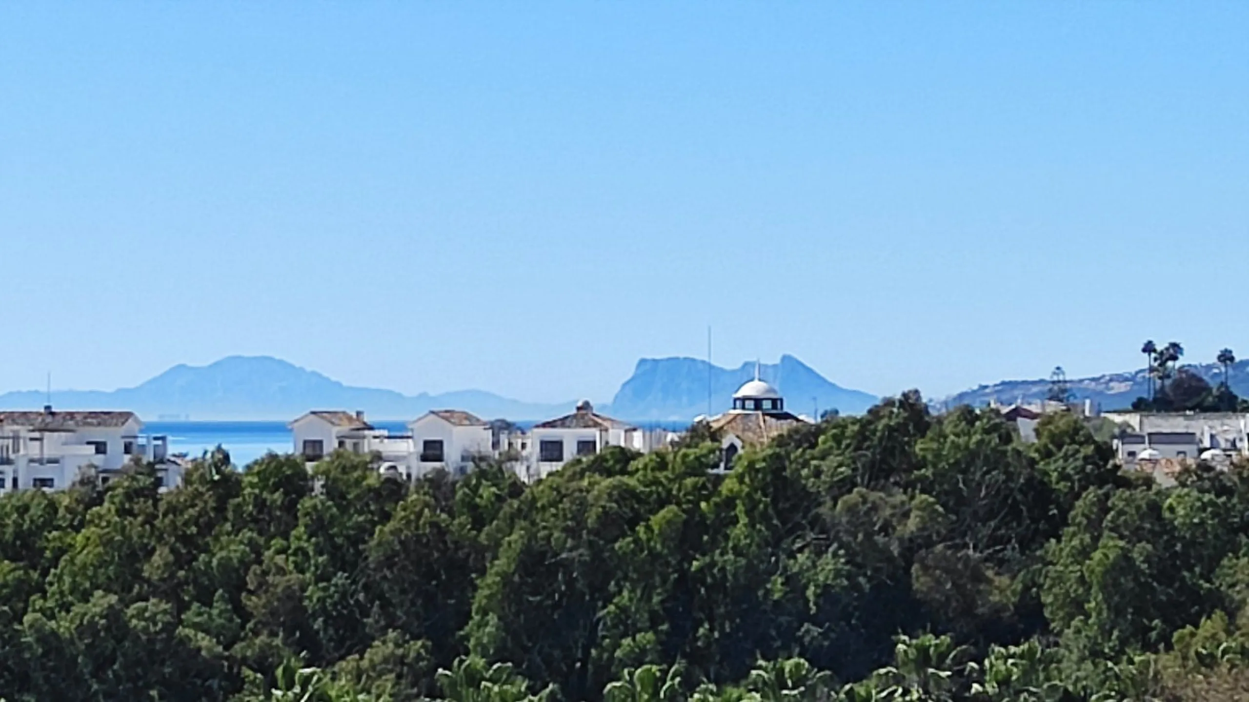 Apartment - Penthouse в продаже в Estepona, Málaga. В доме 2 спален и 2 ванных комнат. Площадь дома 92 м²
