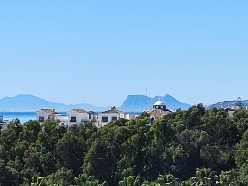Apartment - Penthouse в продаже в Estepona, Málaga. В доме 2 спален и 2 ванных комнат. Площадь дома 92 м²