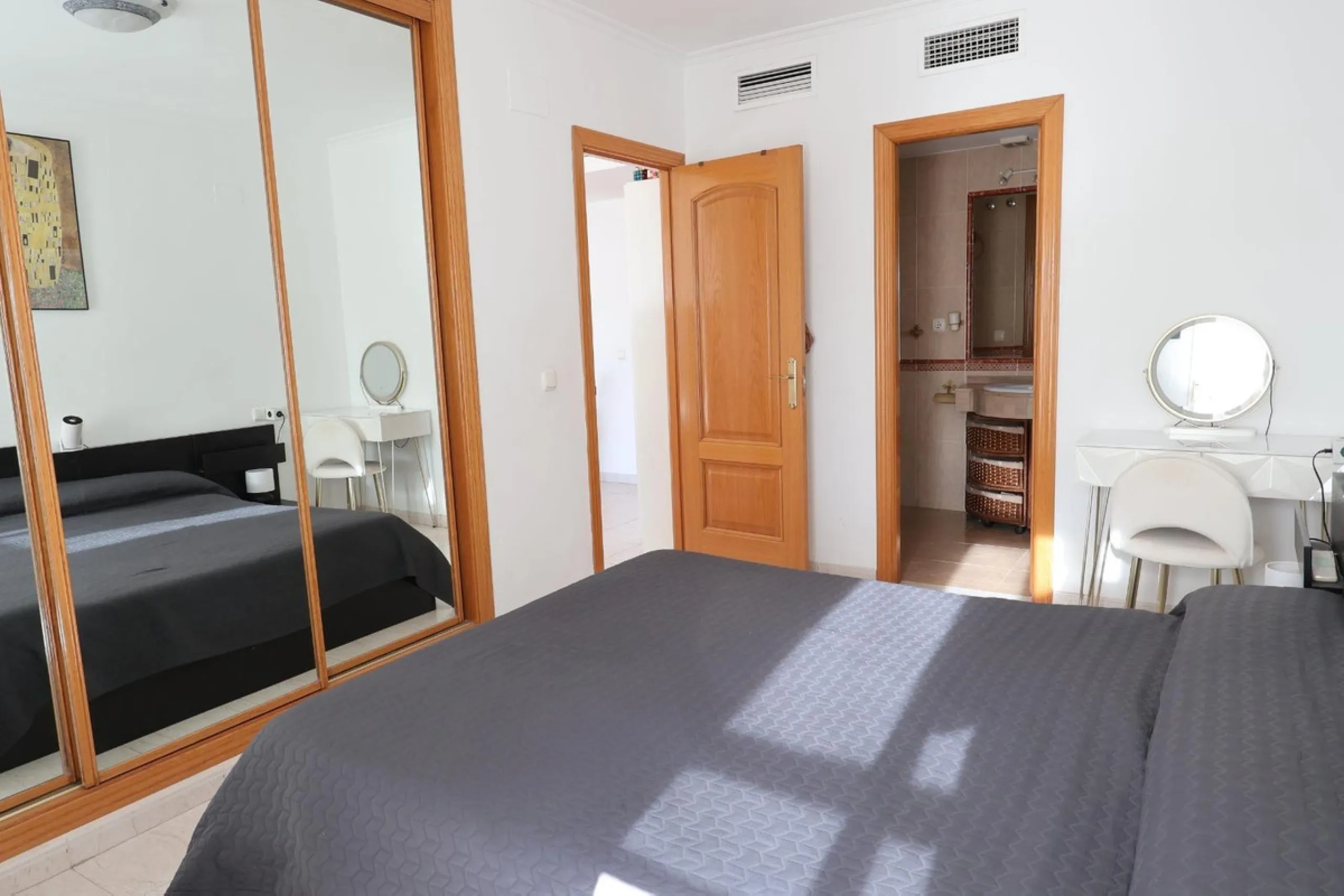 Apartment - Middle Floor Apartment в продаже в Benalmadena, Málaga. В доме 2 спален и 2 ванных комнат. Площадь дома 68 м²