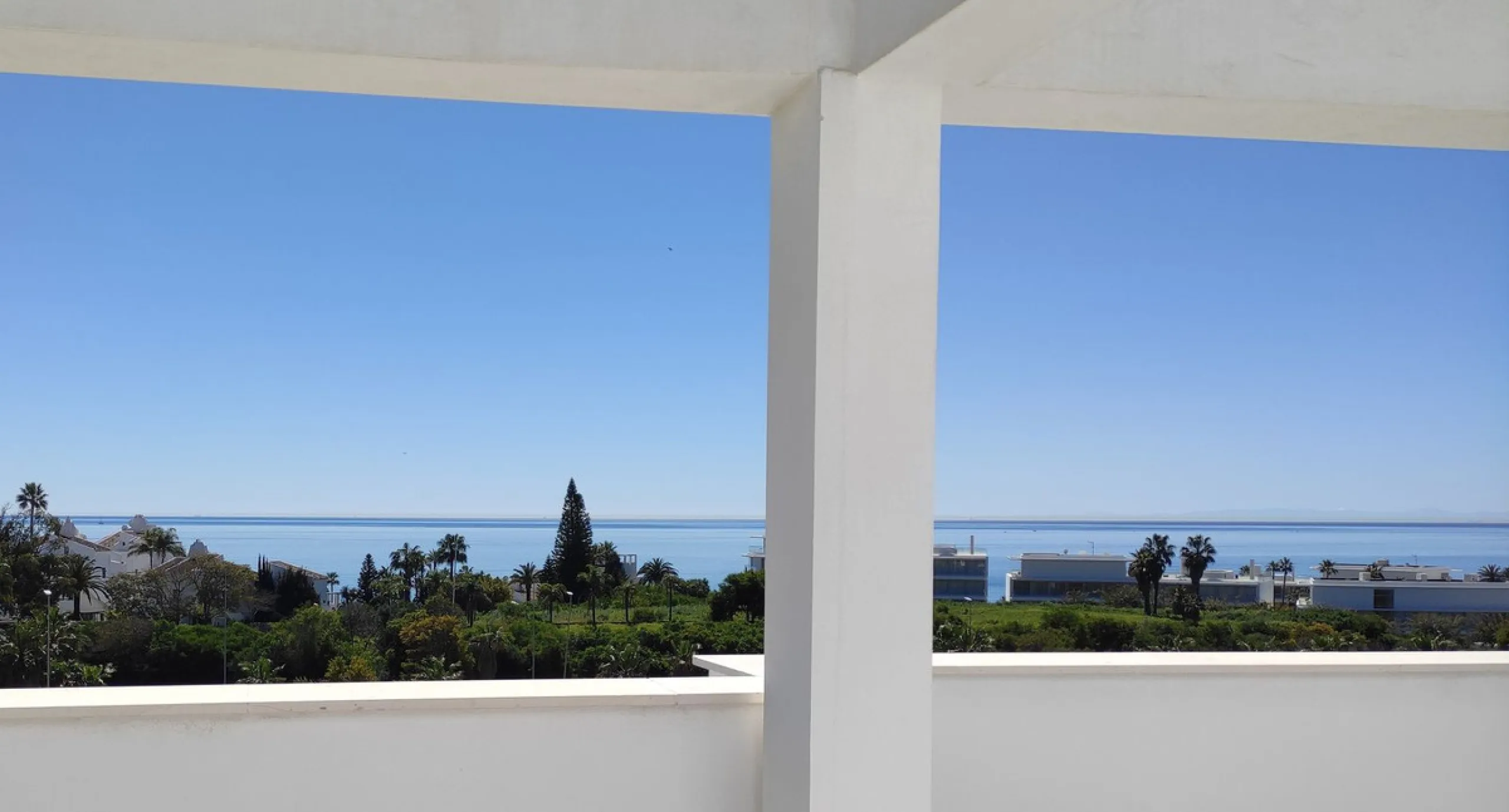 Apartment - Penthouse в продаже в Estepona, Málaga. В доме 2 спален и 2 ванных комнат. Площадь дома 92 м²