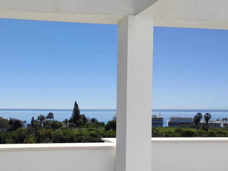 Apartment - Penthouse в продаже в Estepona, Málaga. В доме 2 спален и 2 ванных комнат. Площадь дома 92 м²