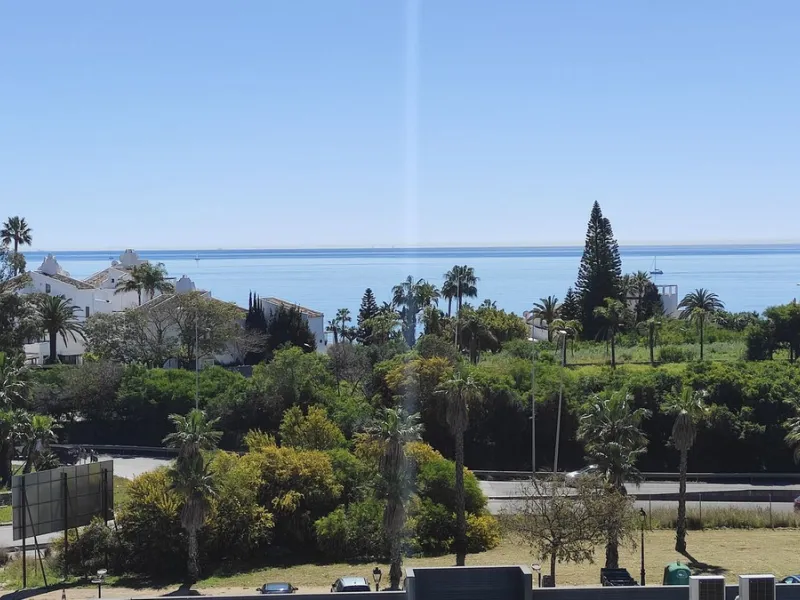Apartment - Penthouse в продаже в Estepona, Málaga. В доме 2 спален и 2 ванных комнат. Площадь дома 92 м²